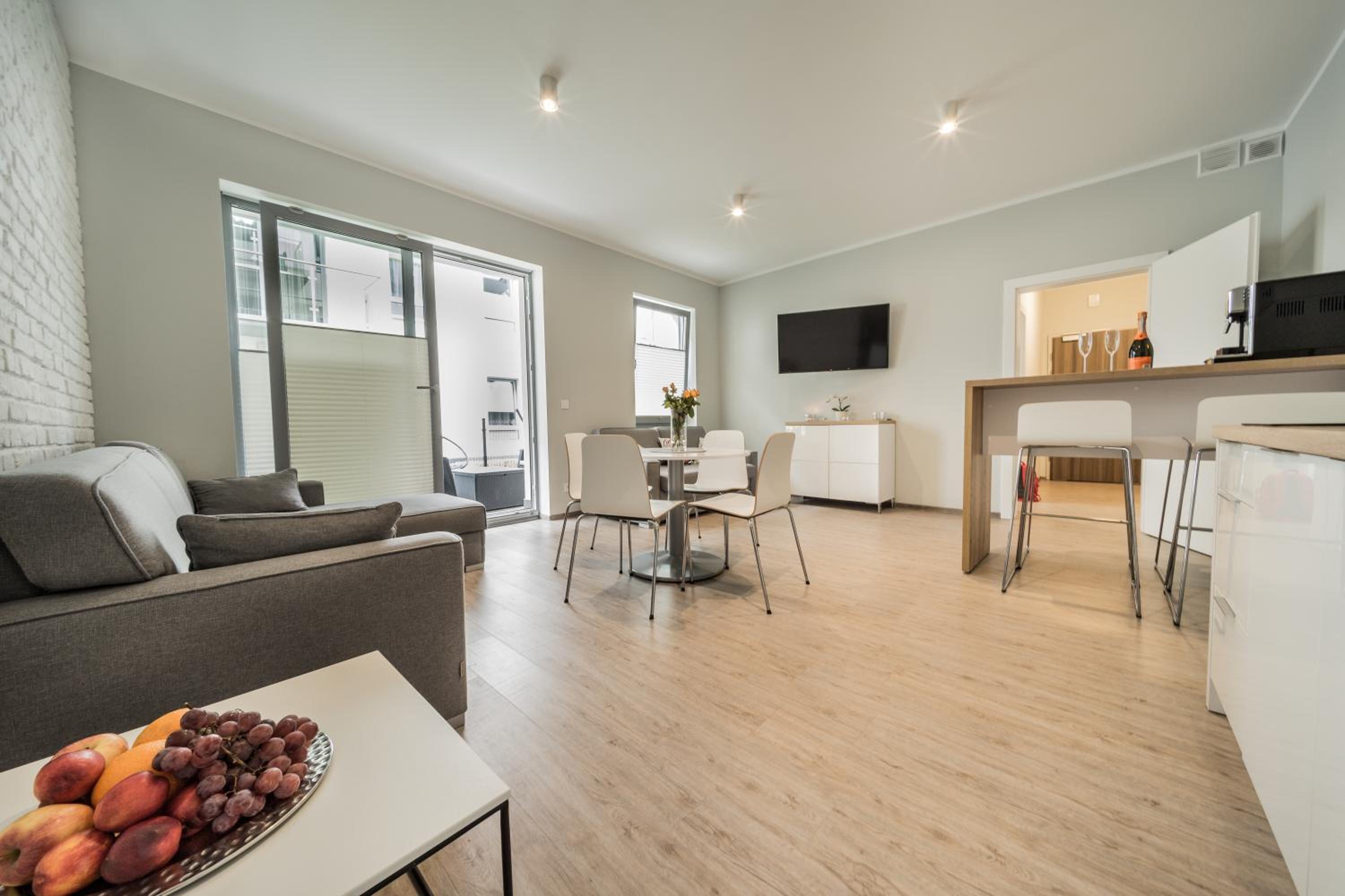 Apartment with Terrace - Photo 17