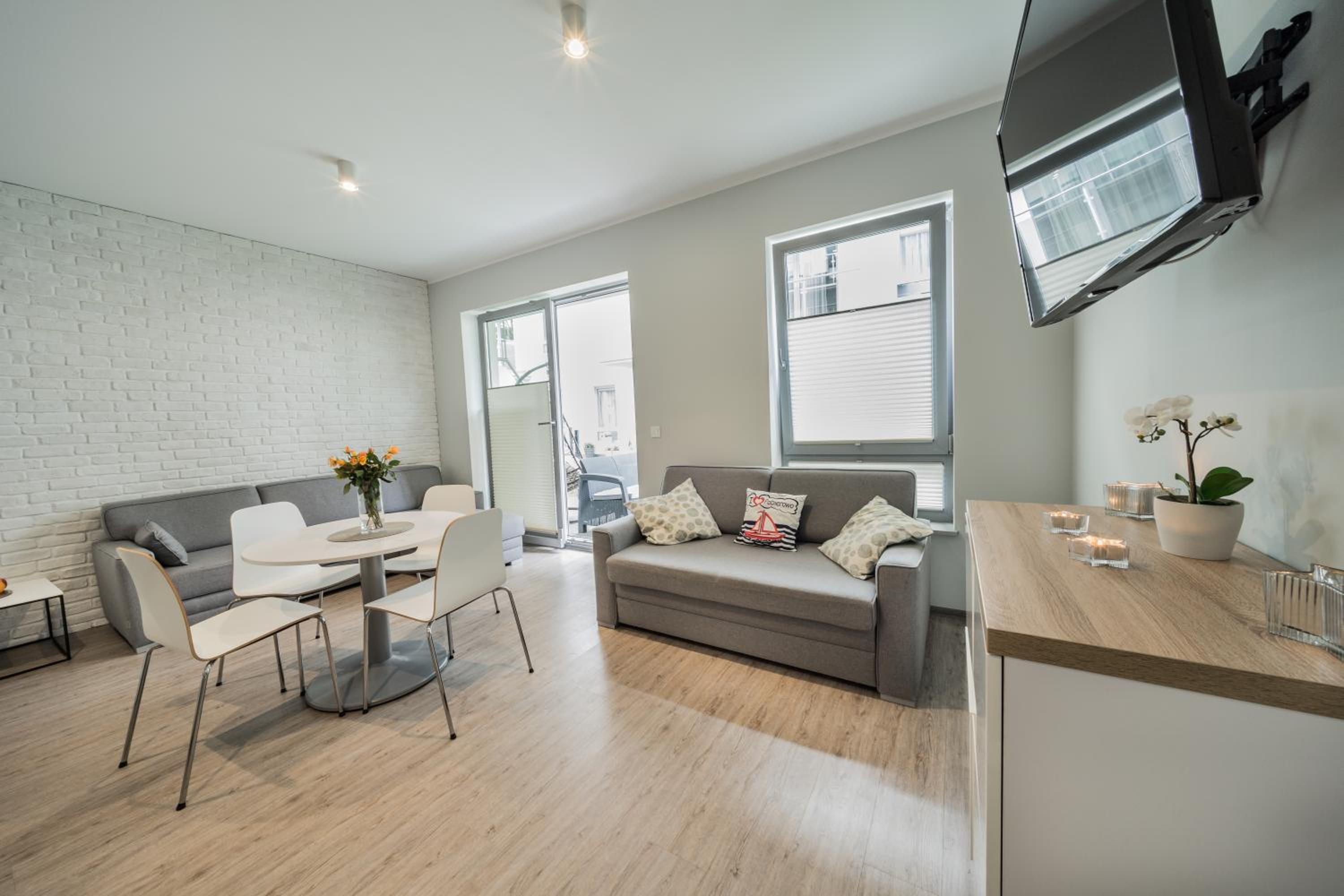 Apartment with Terrace - Photo 24
