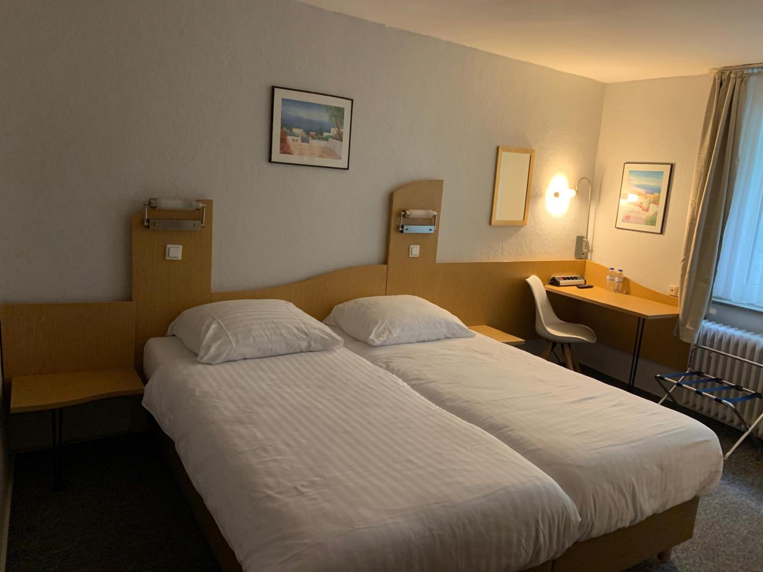 Double or Twin Room - Photo 7