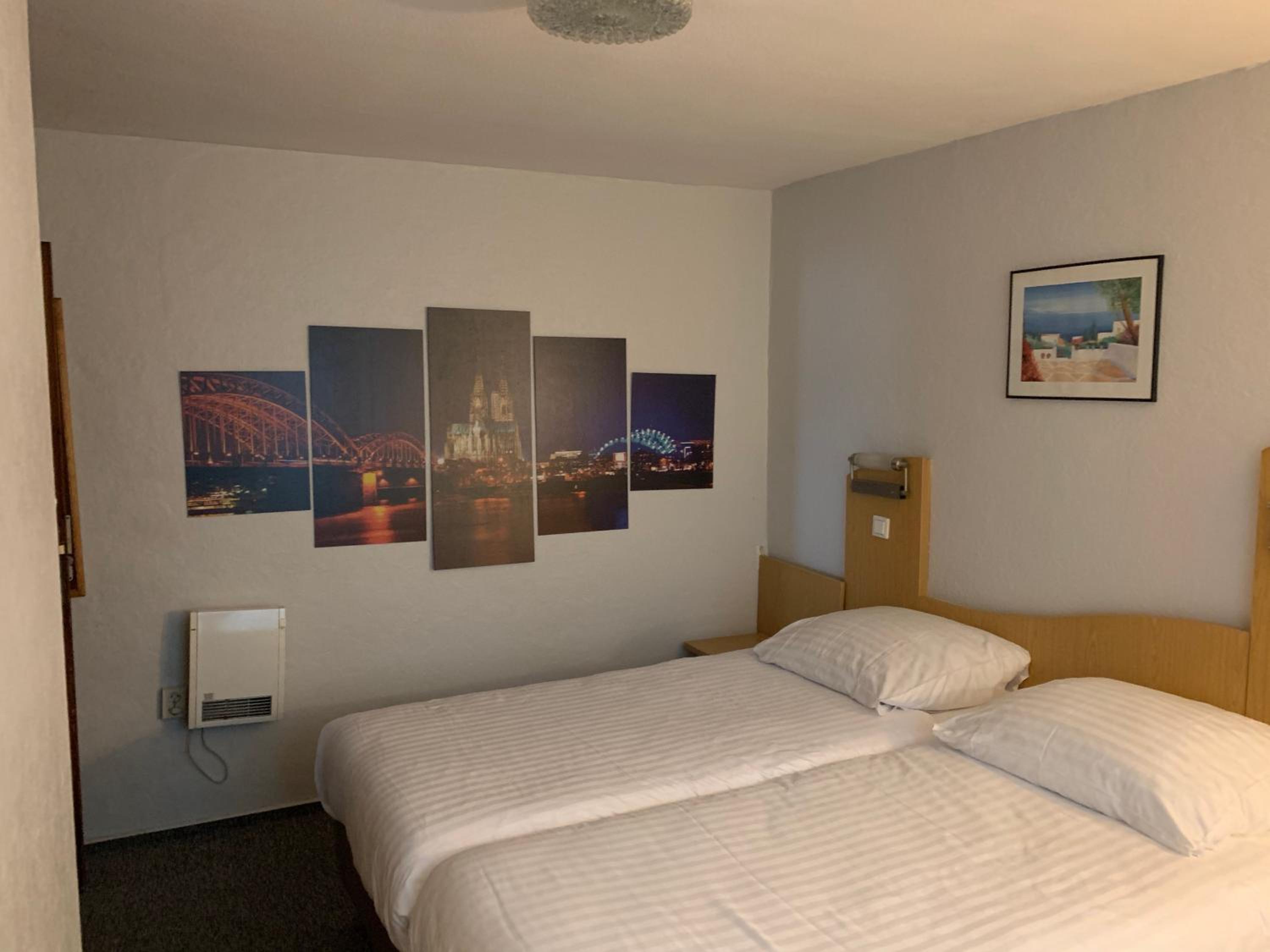 Double or Twin Room - Photo 6