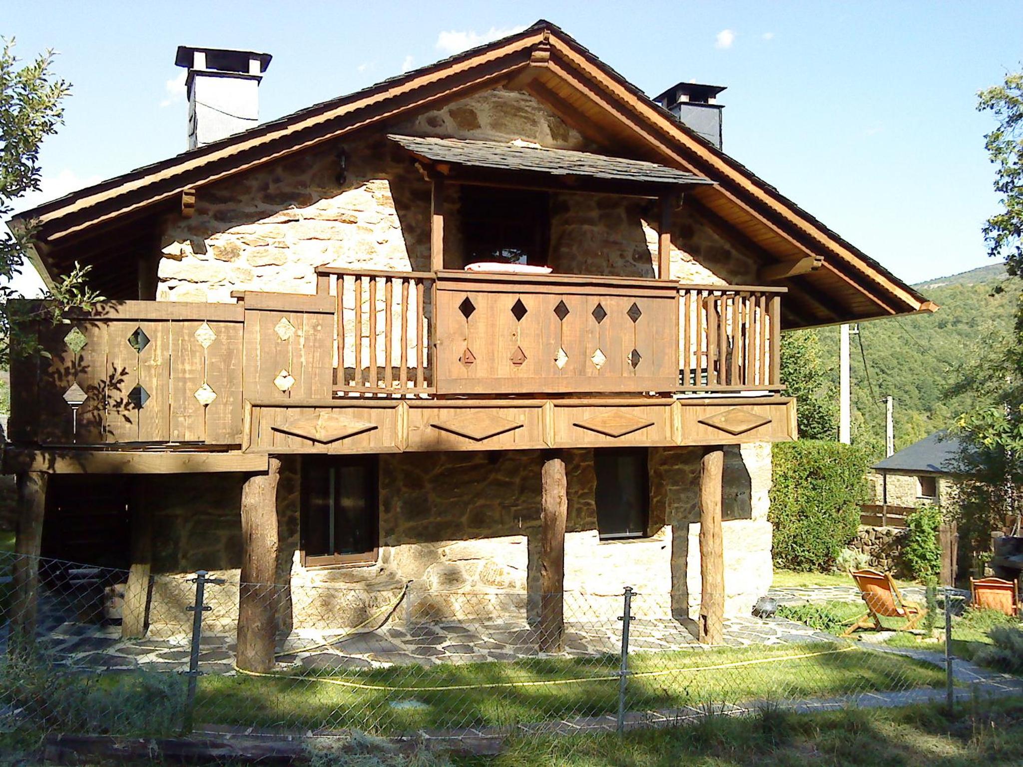 Three-Bedroom House photo 2