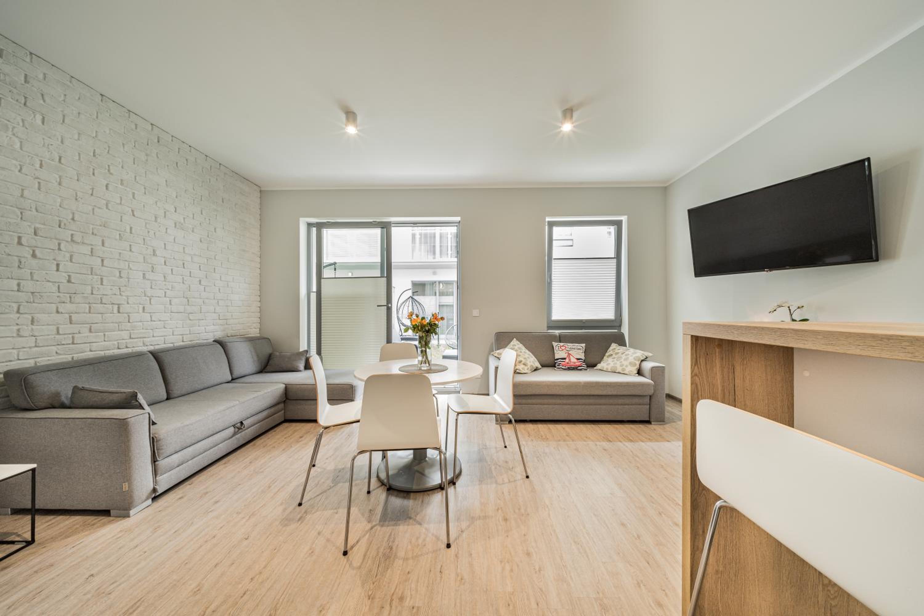 Apartment with Terrace - Photo 22