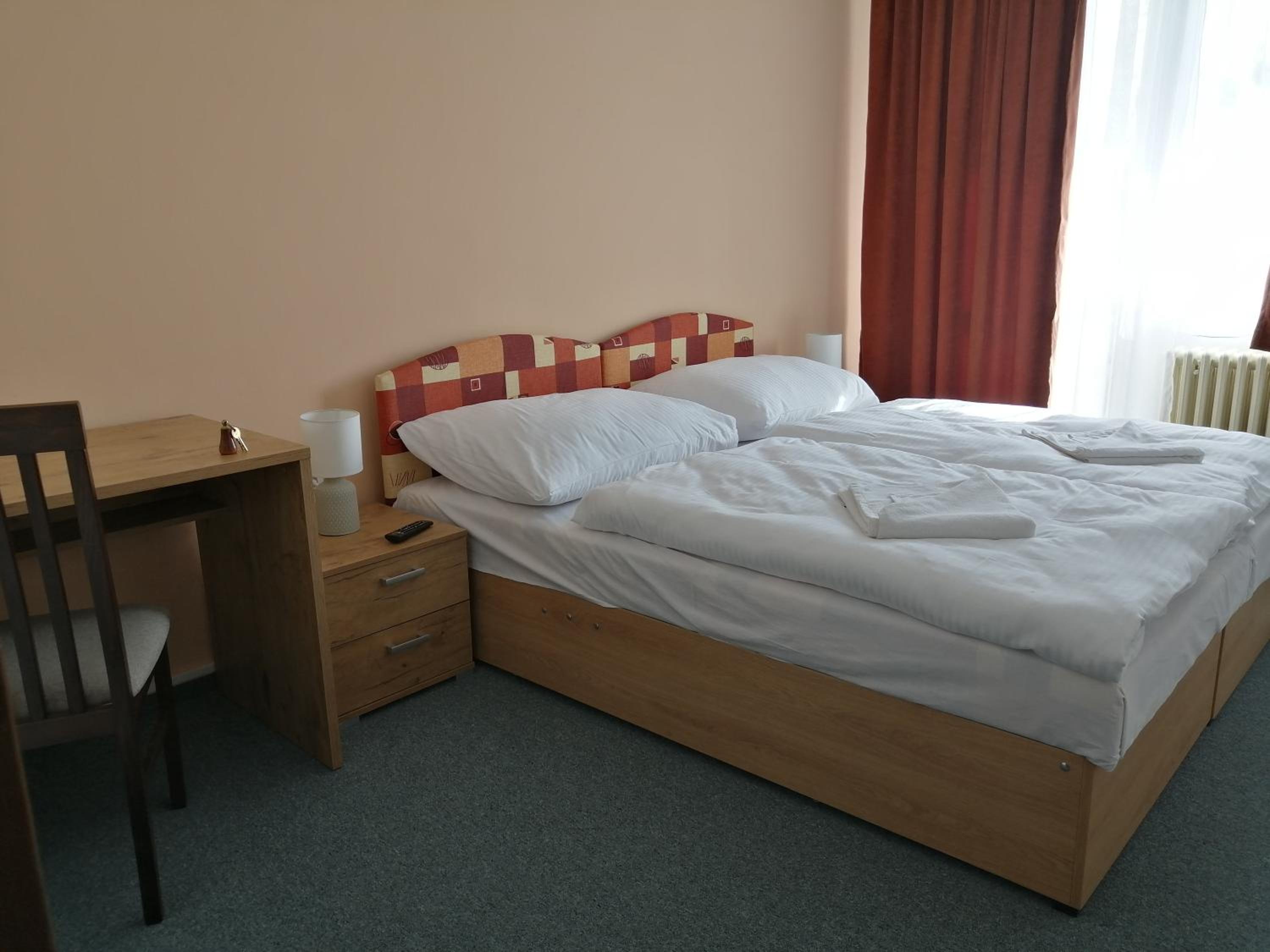 Double or Twin Room - Photo 9