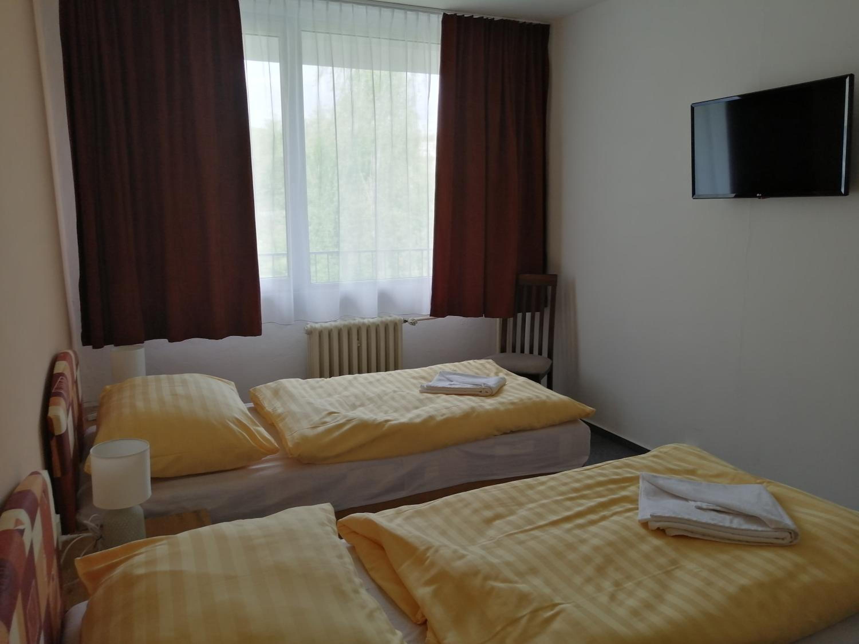 Double or Twin Room - Photo 4