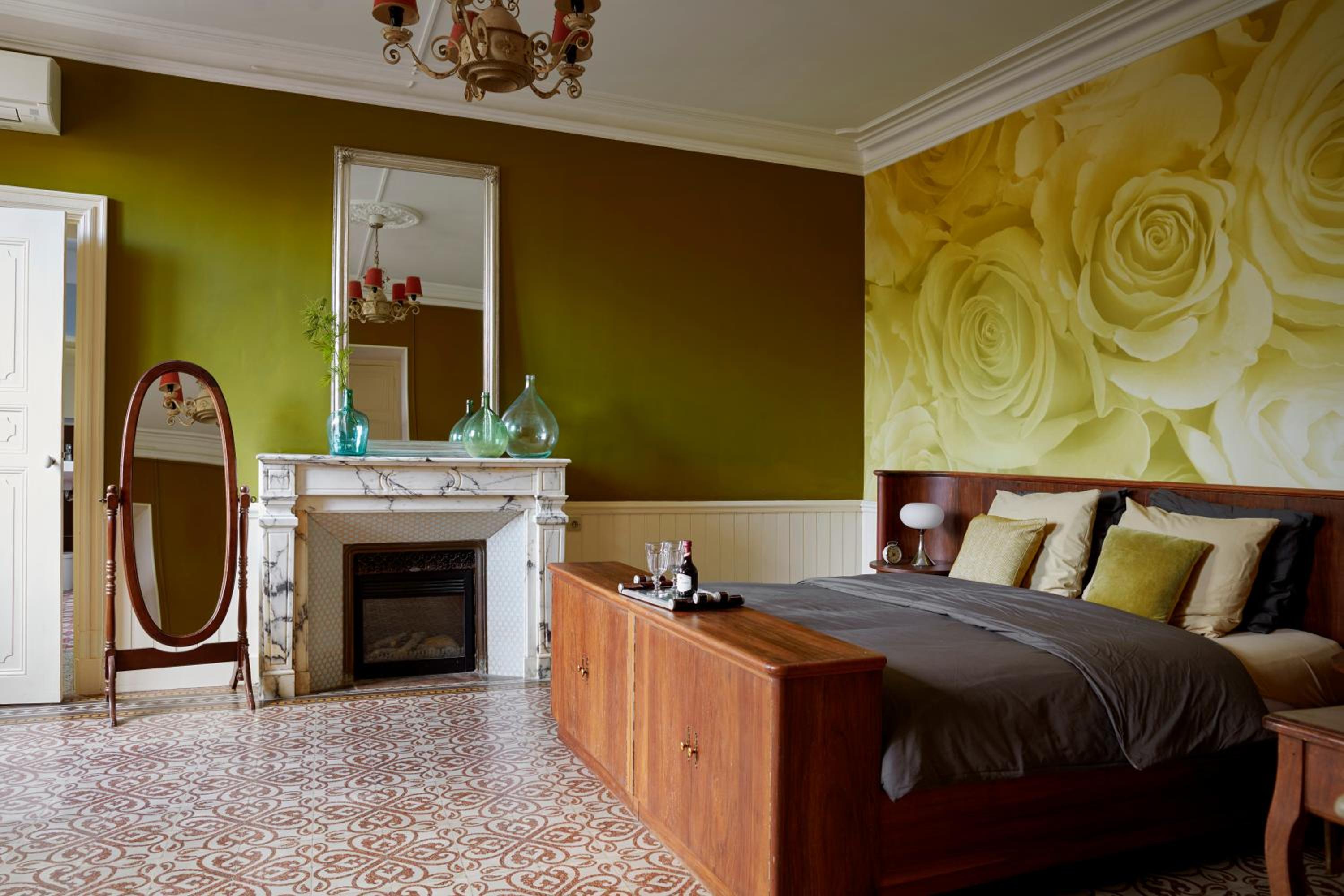 Deluxe Double Room (2 Adults + 1 Child) photo 2