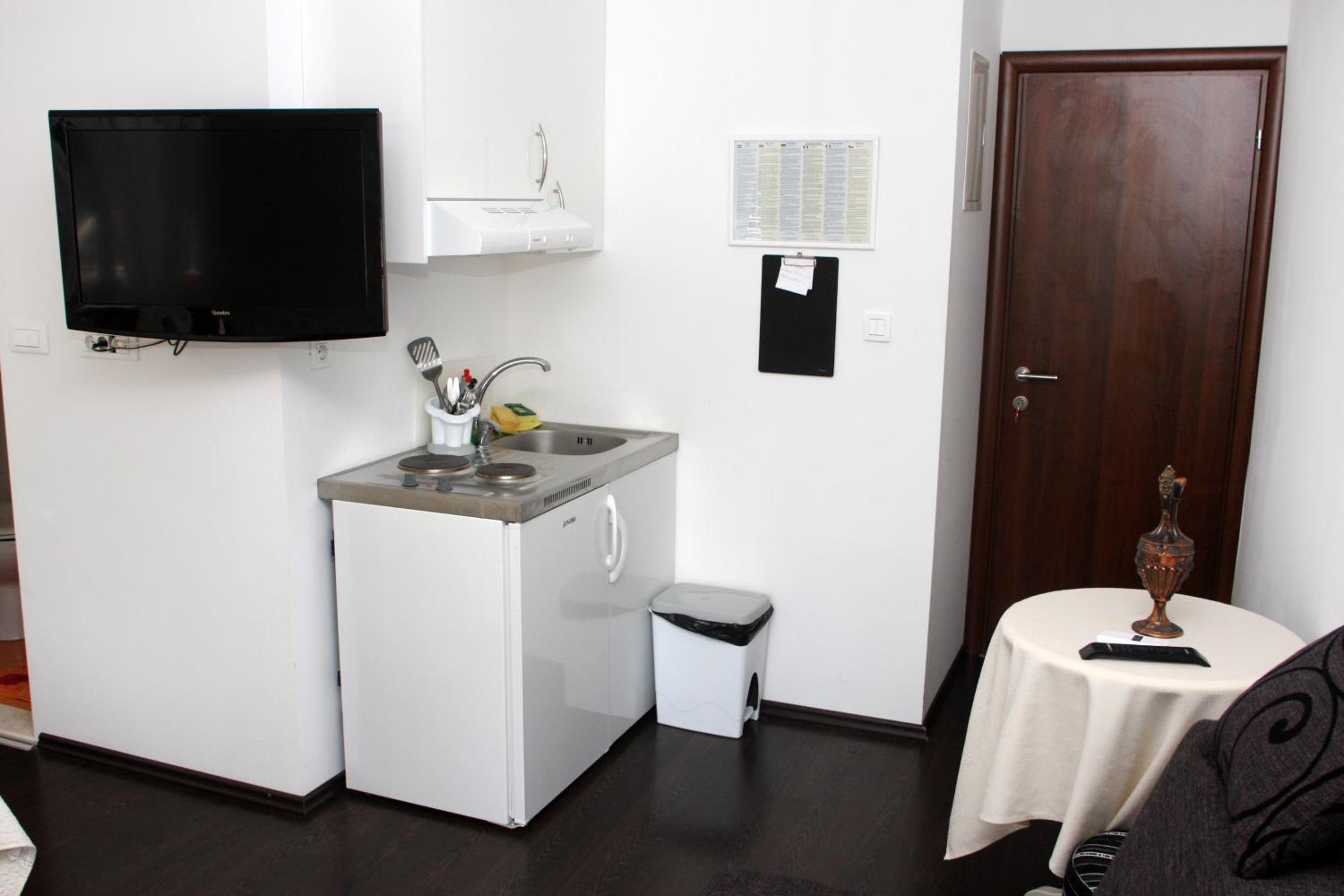 Studio with Balcony - Photo 20