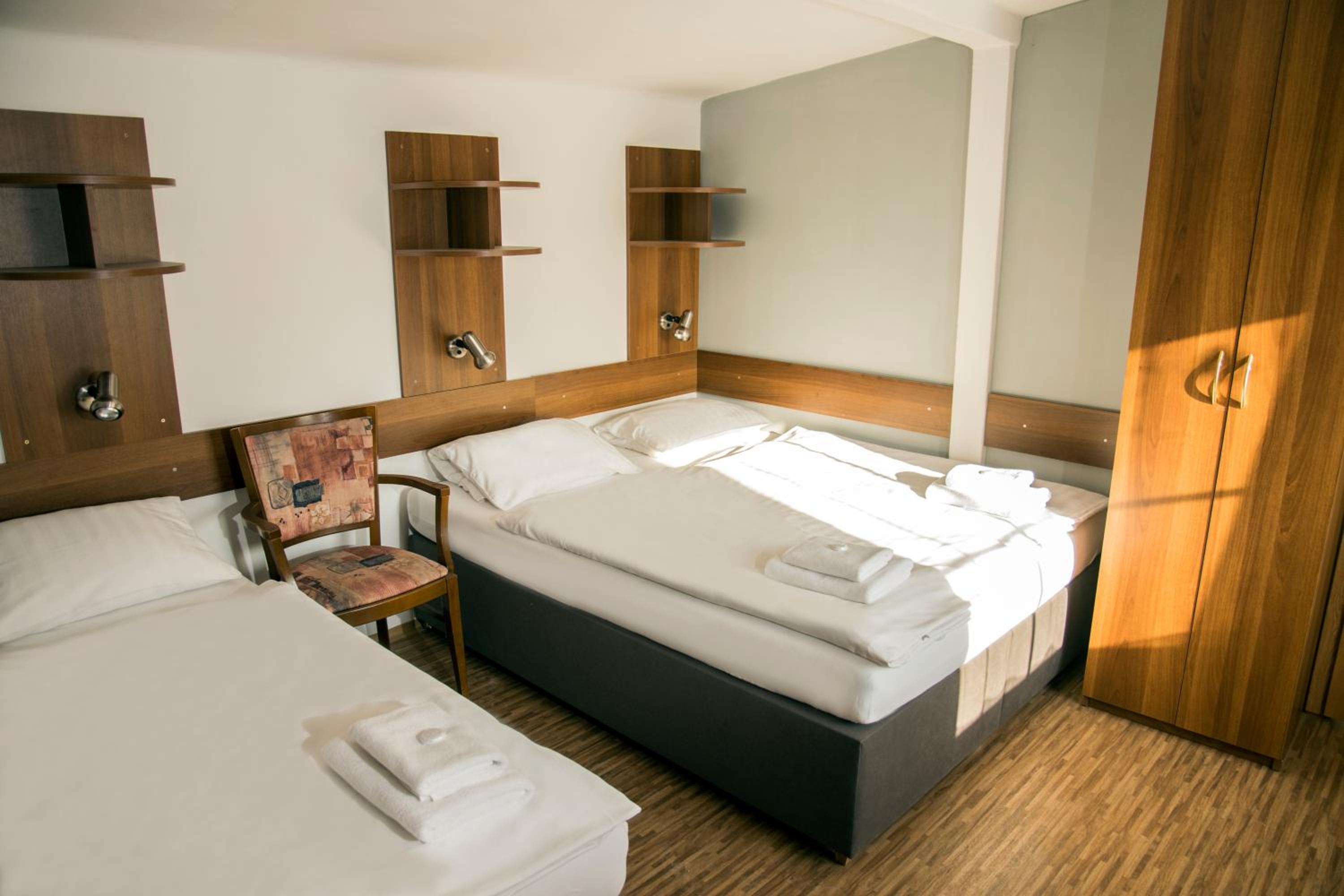 One-Bedroom Apartment - Photo 2