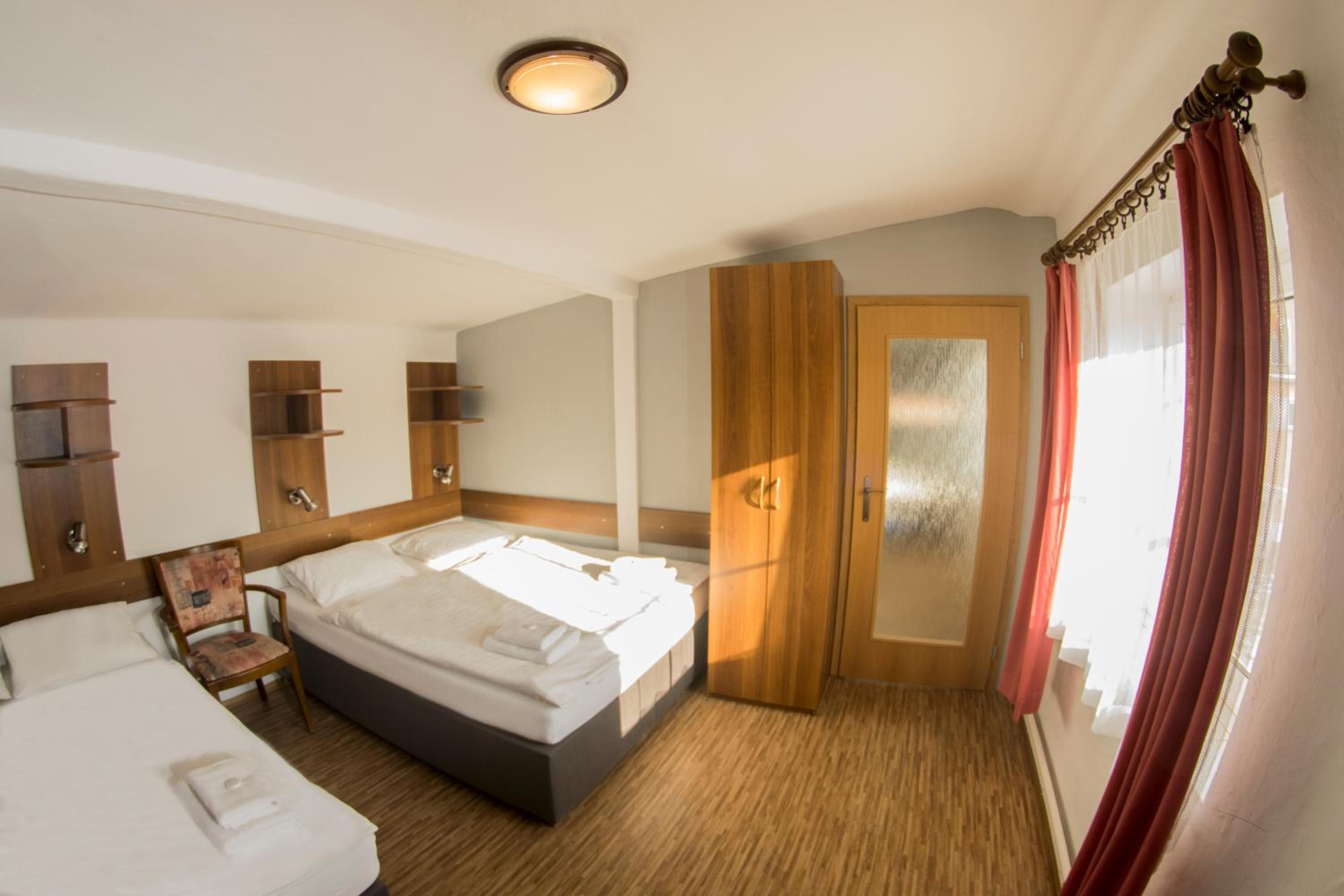 One-Bedroom Apartment - Photo 3