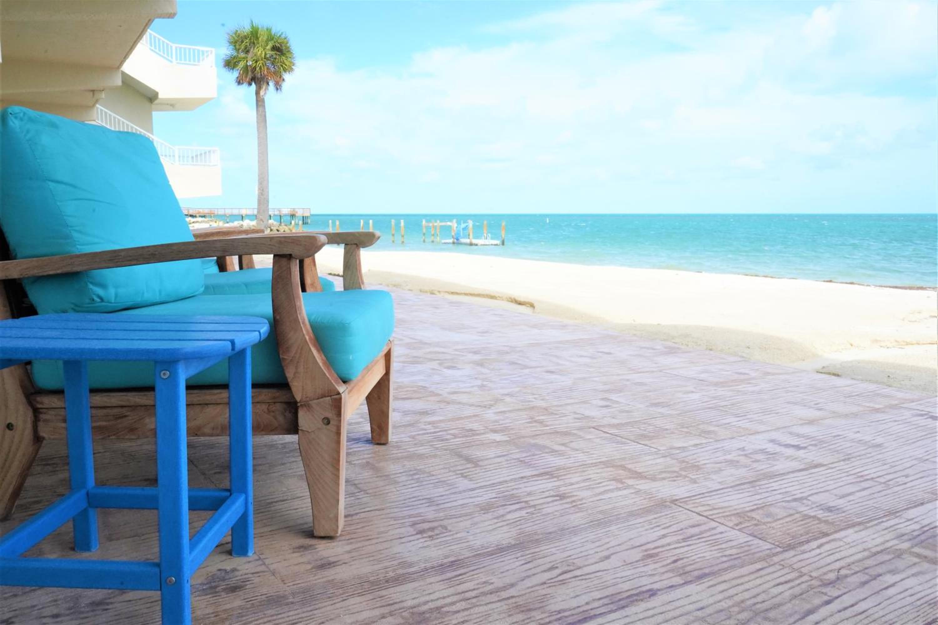 King Suite with Sofa Bed - Beach Level - Photo 18