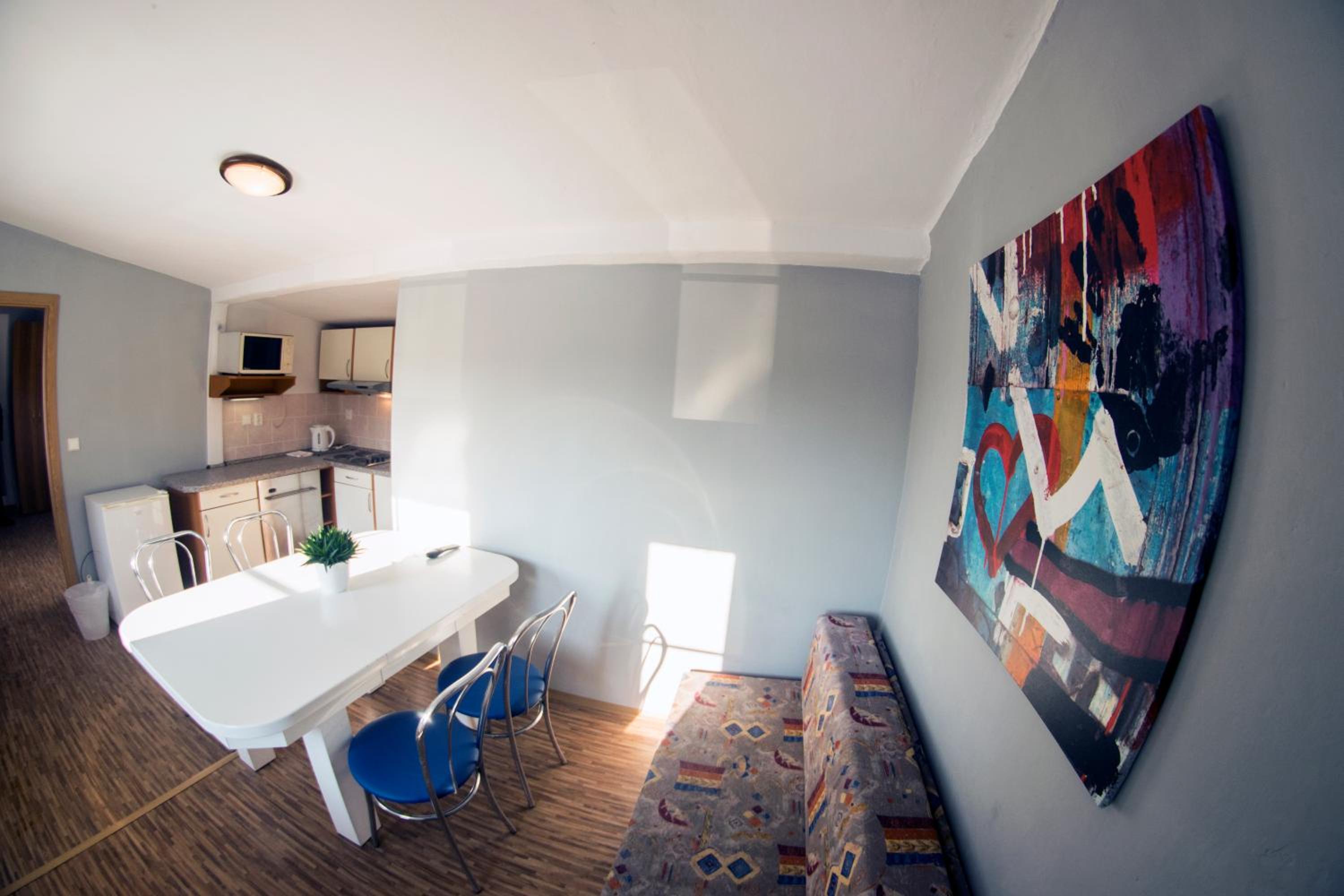 One-Bedroom Apartment - Photo 1