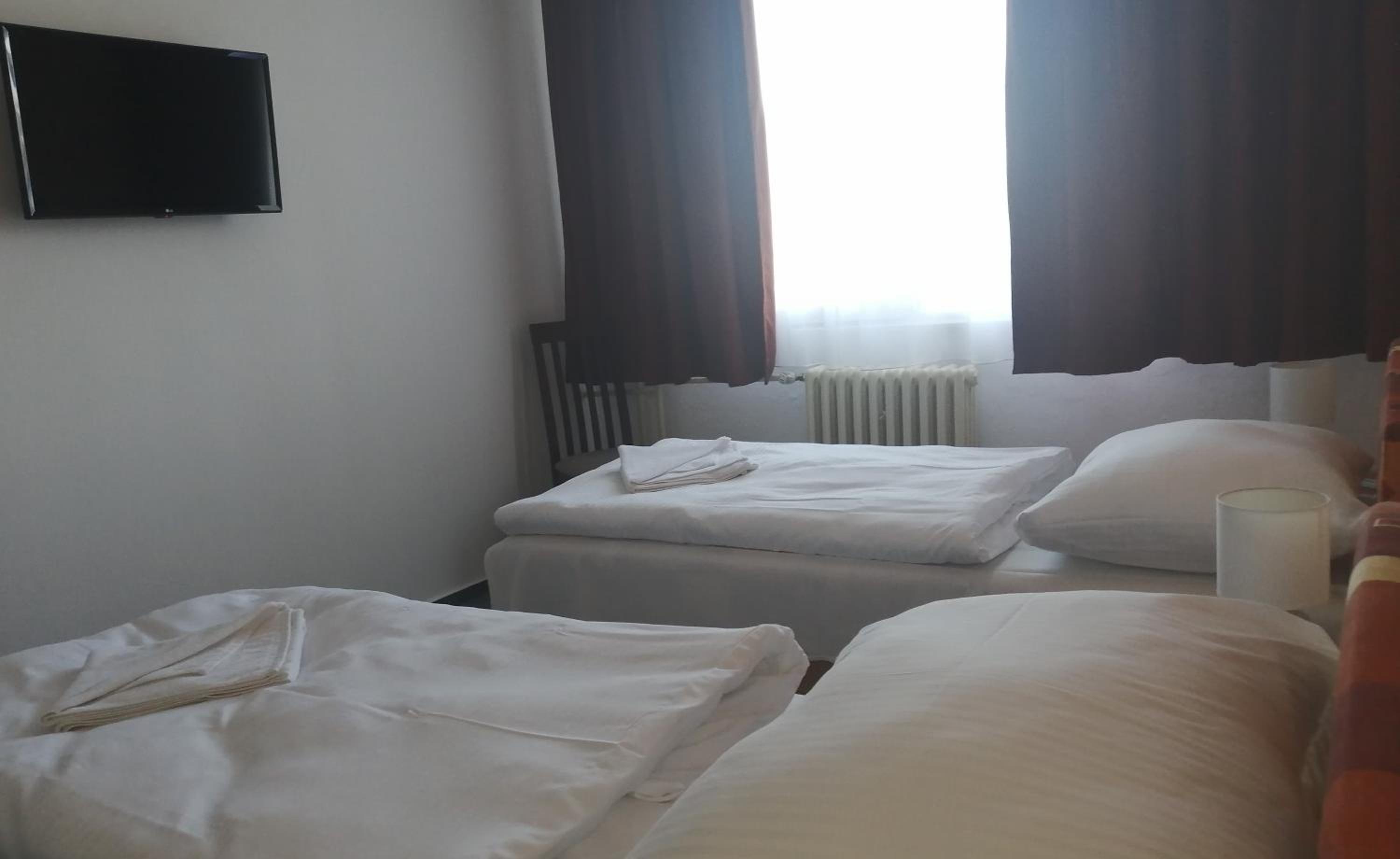 Double or Twin Room - Photo 2