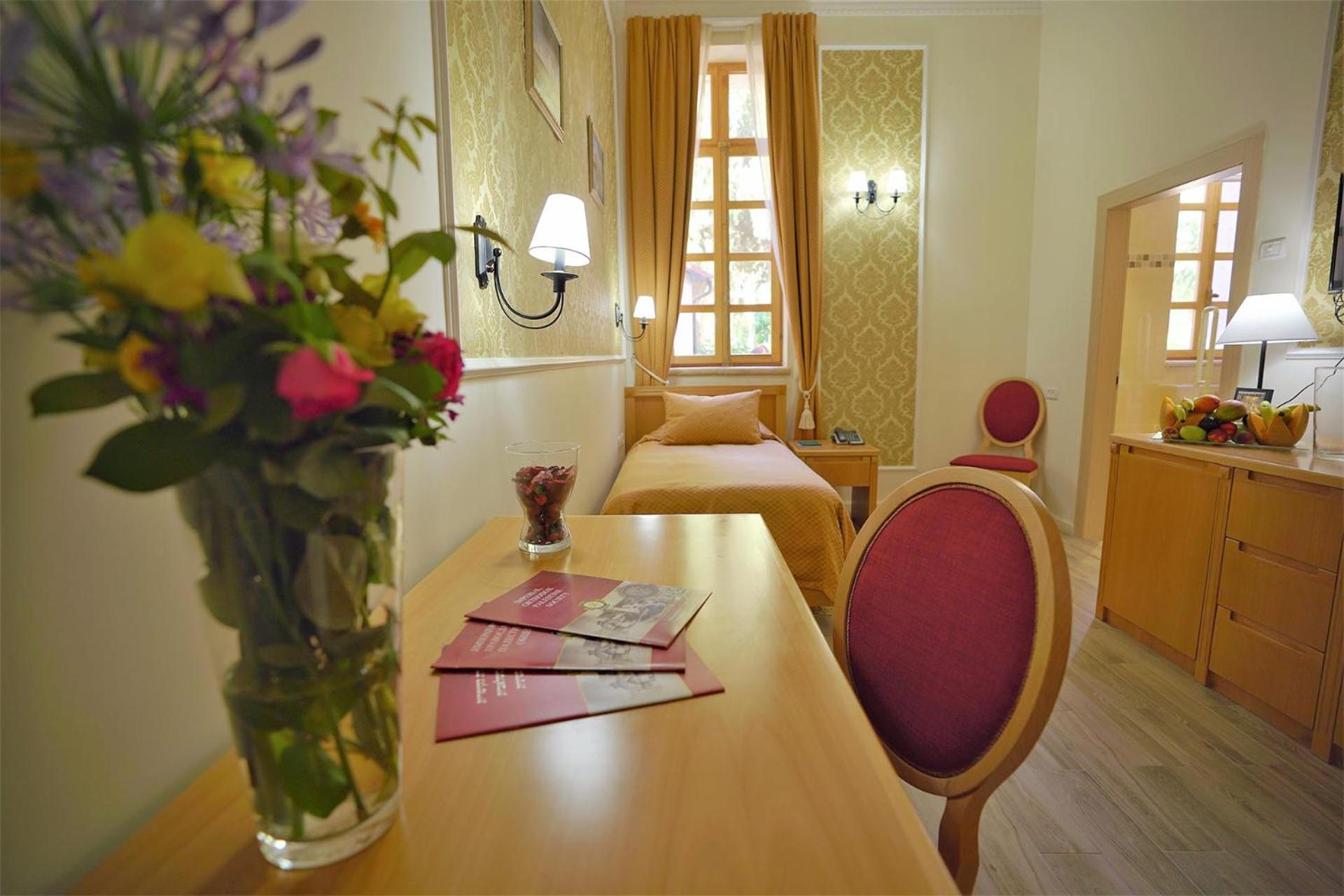 Single Room - Disability Access photo 3