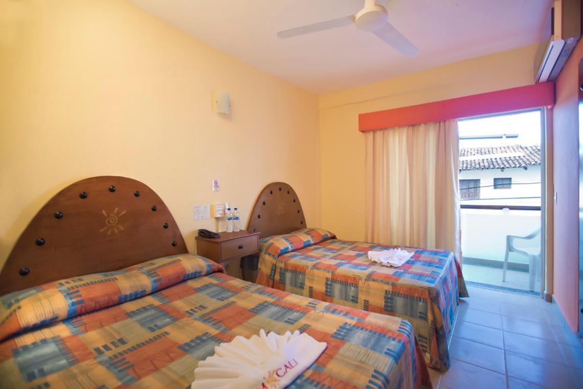 Double Room with Balcony - Photo 3