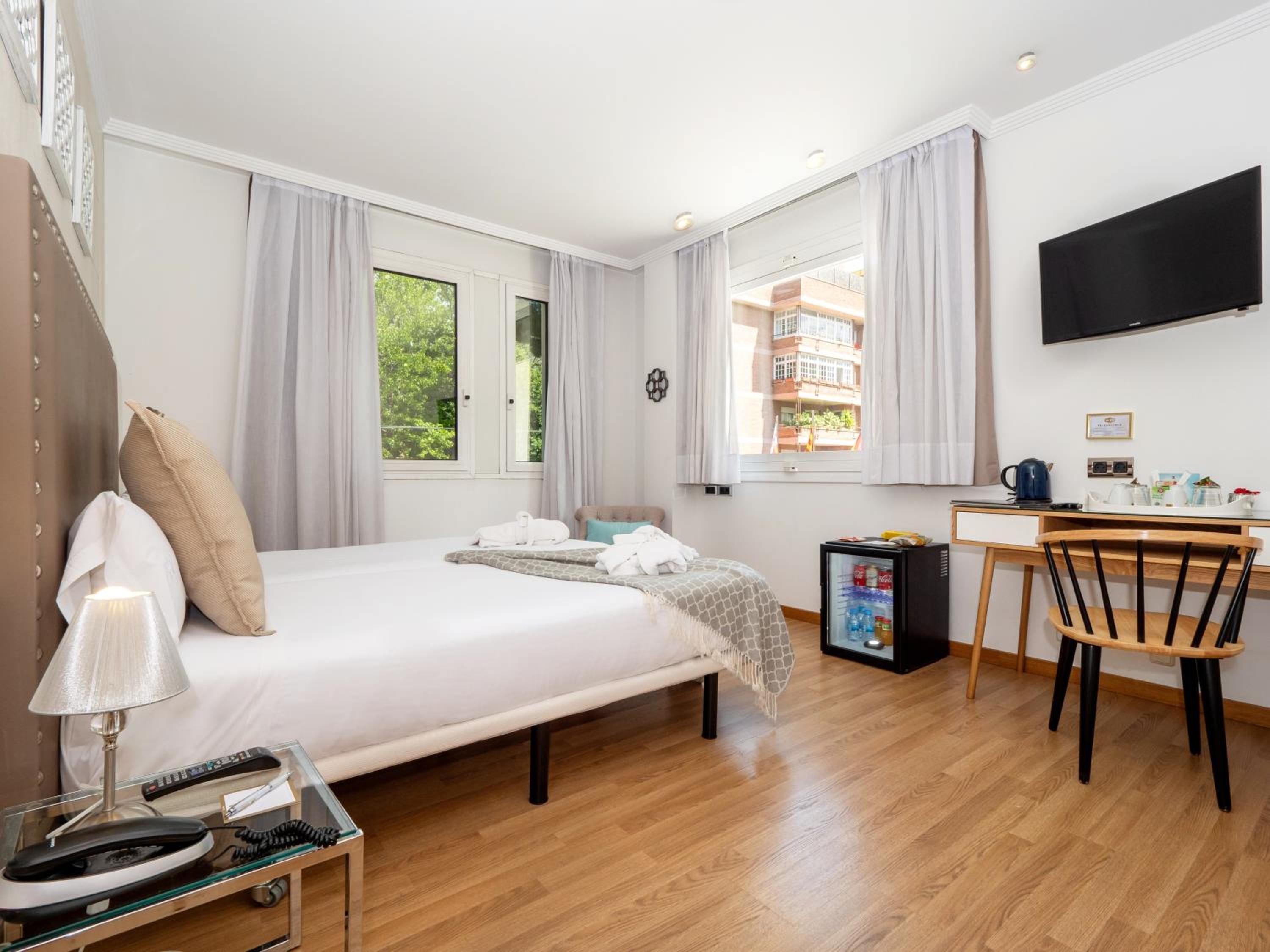 Double or Twin Room with Extra Bed photo 2