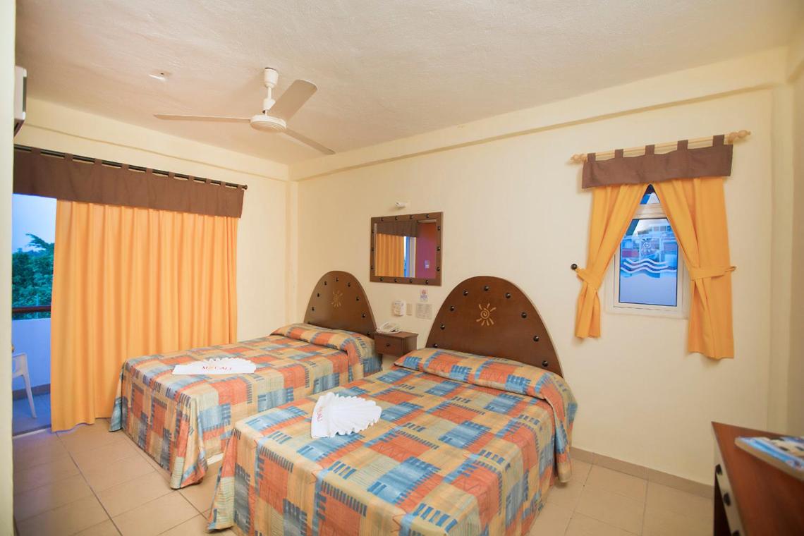 Double Room with Balcony - Photo 11
