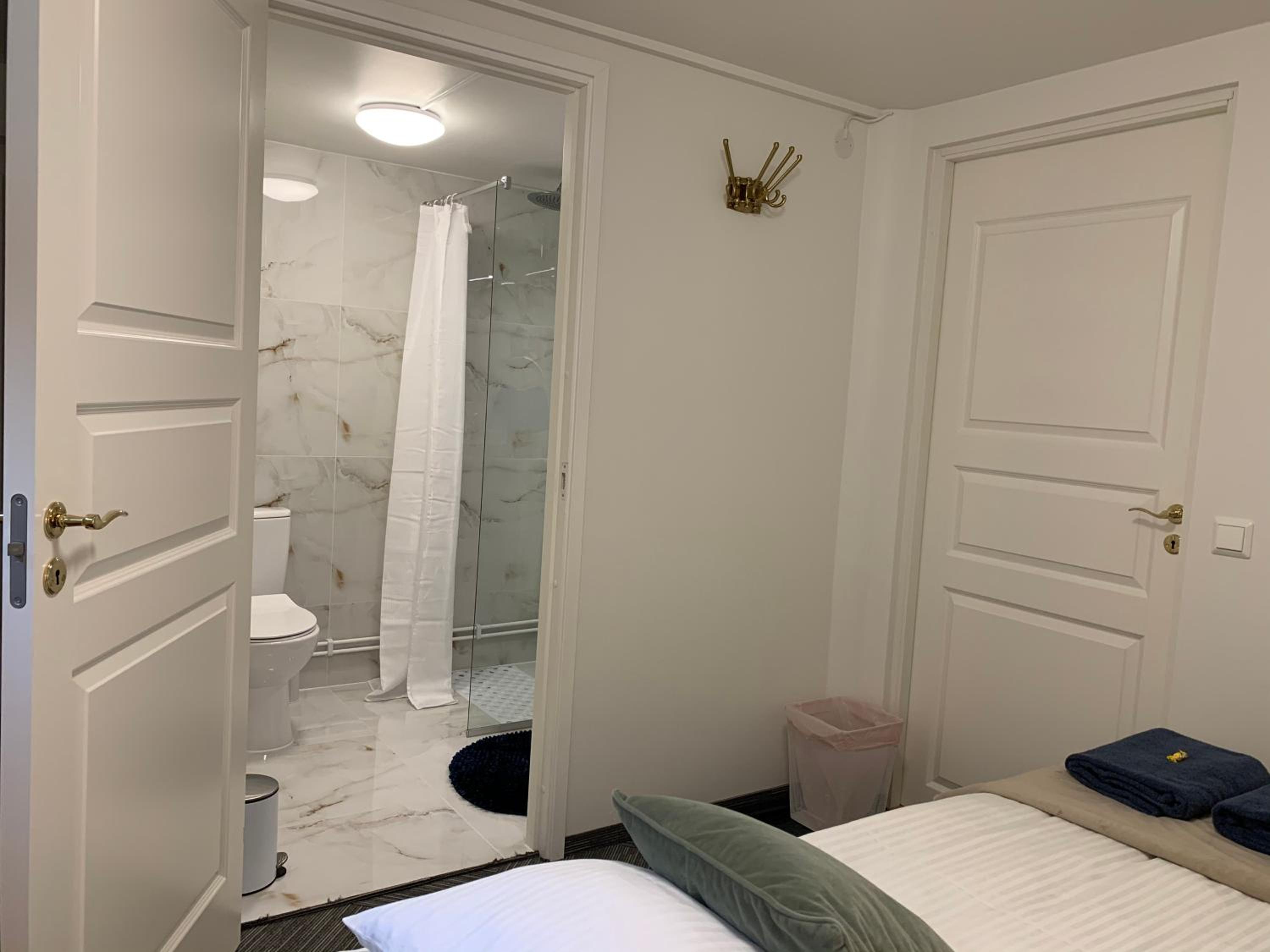 Double Room - Photo 10