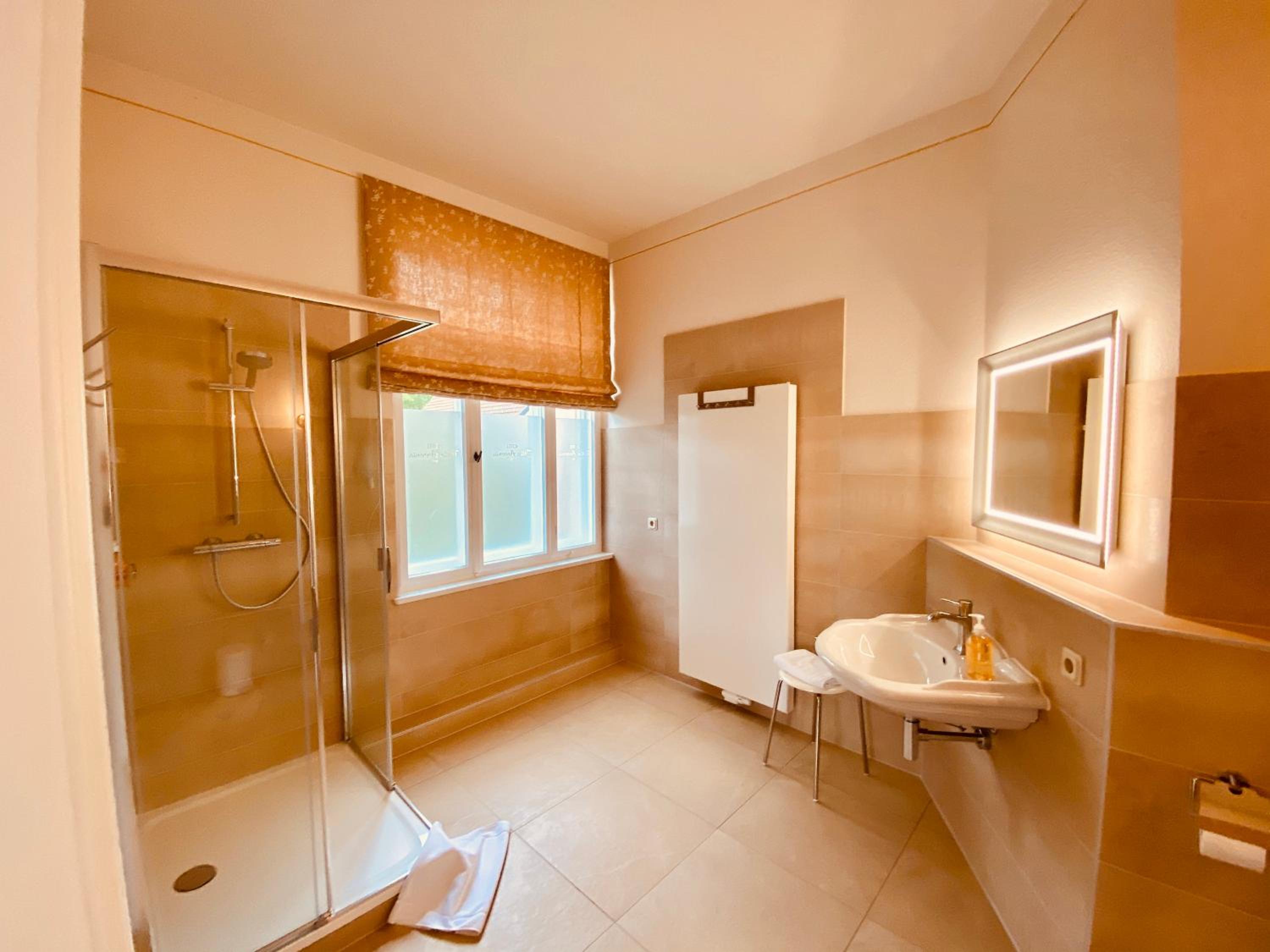 Deluxe Room - Photo 5