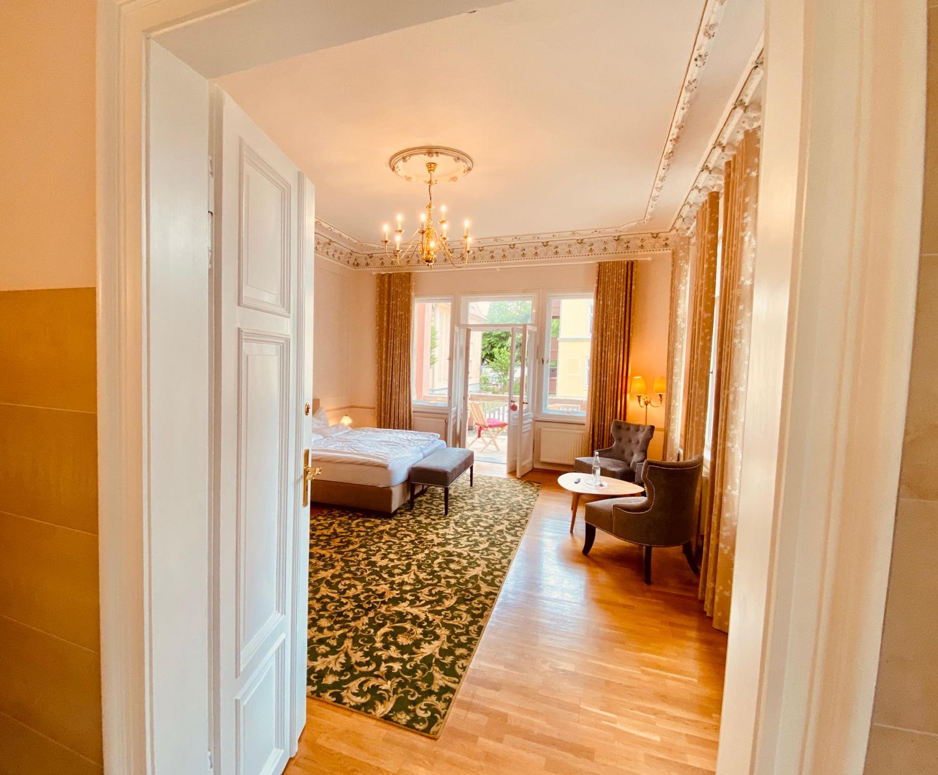 Deluxe Room - Photo 6
