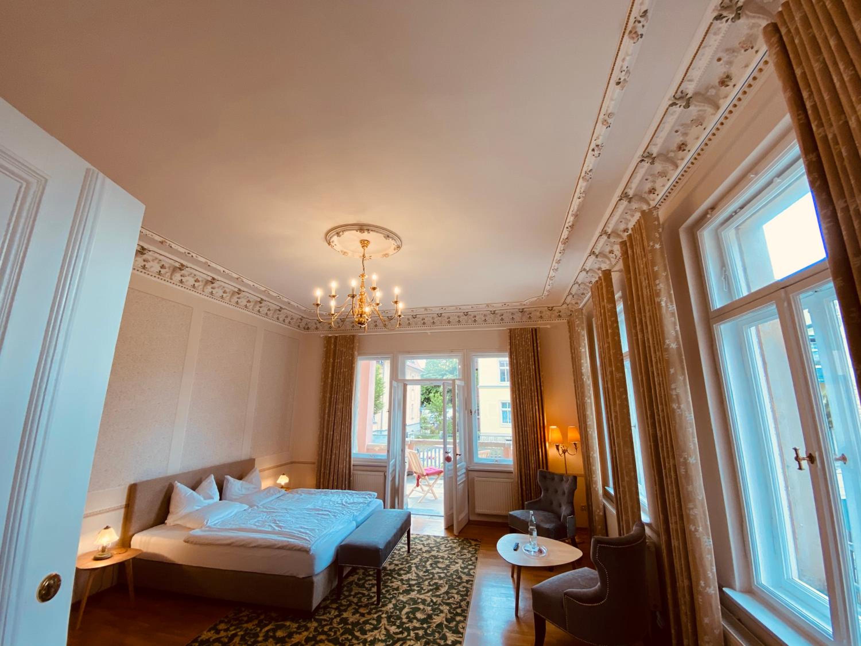 Deluxe Room - Photo 7