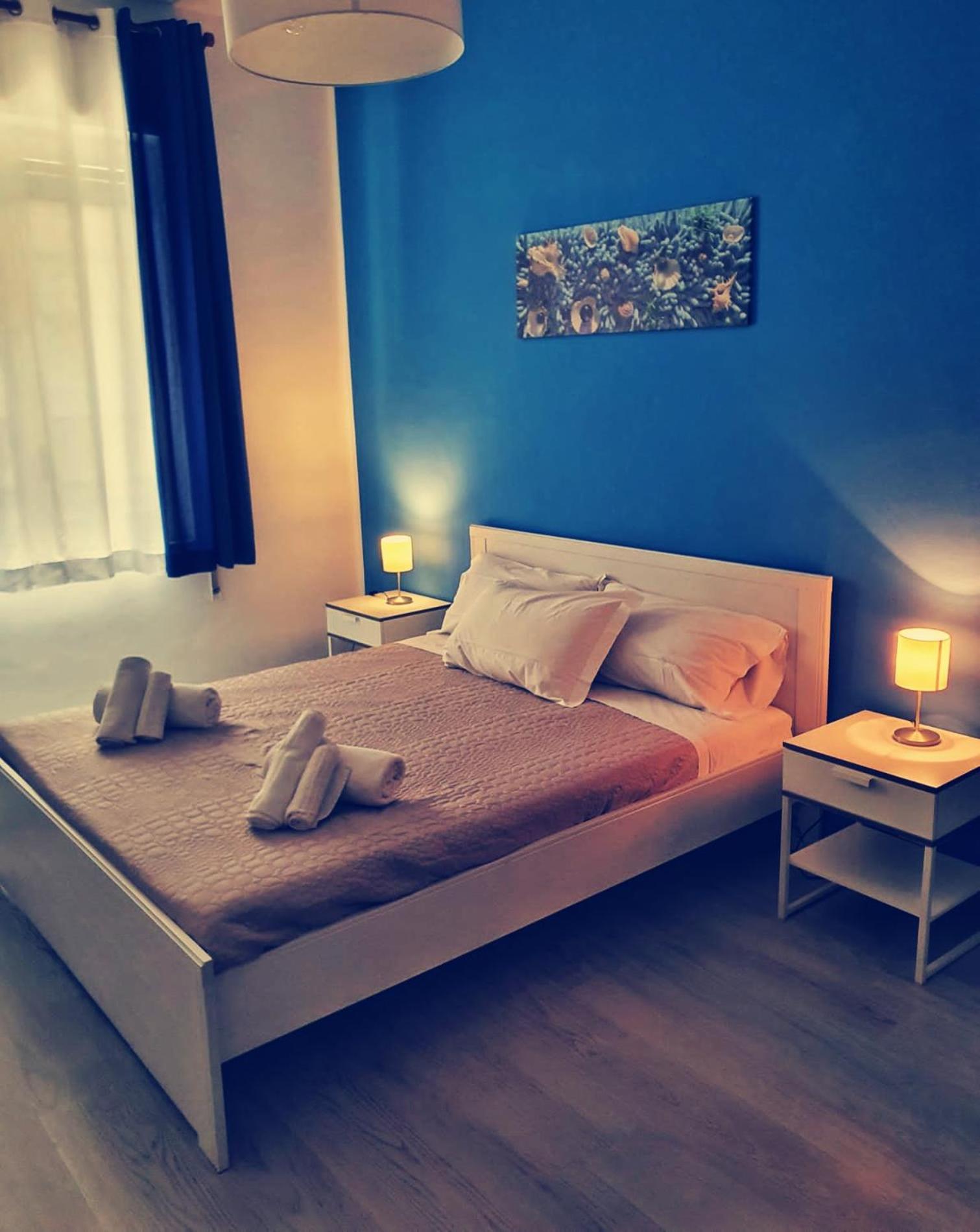 Double Room with Private External Bathroom - Photo 1
