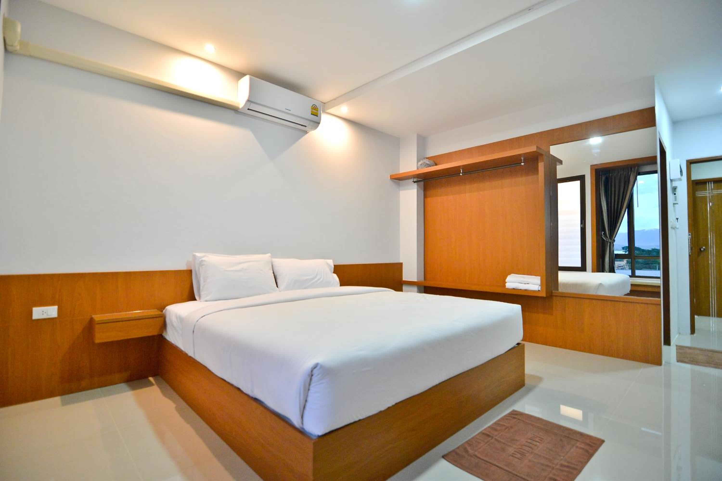 Standard Queen Room