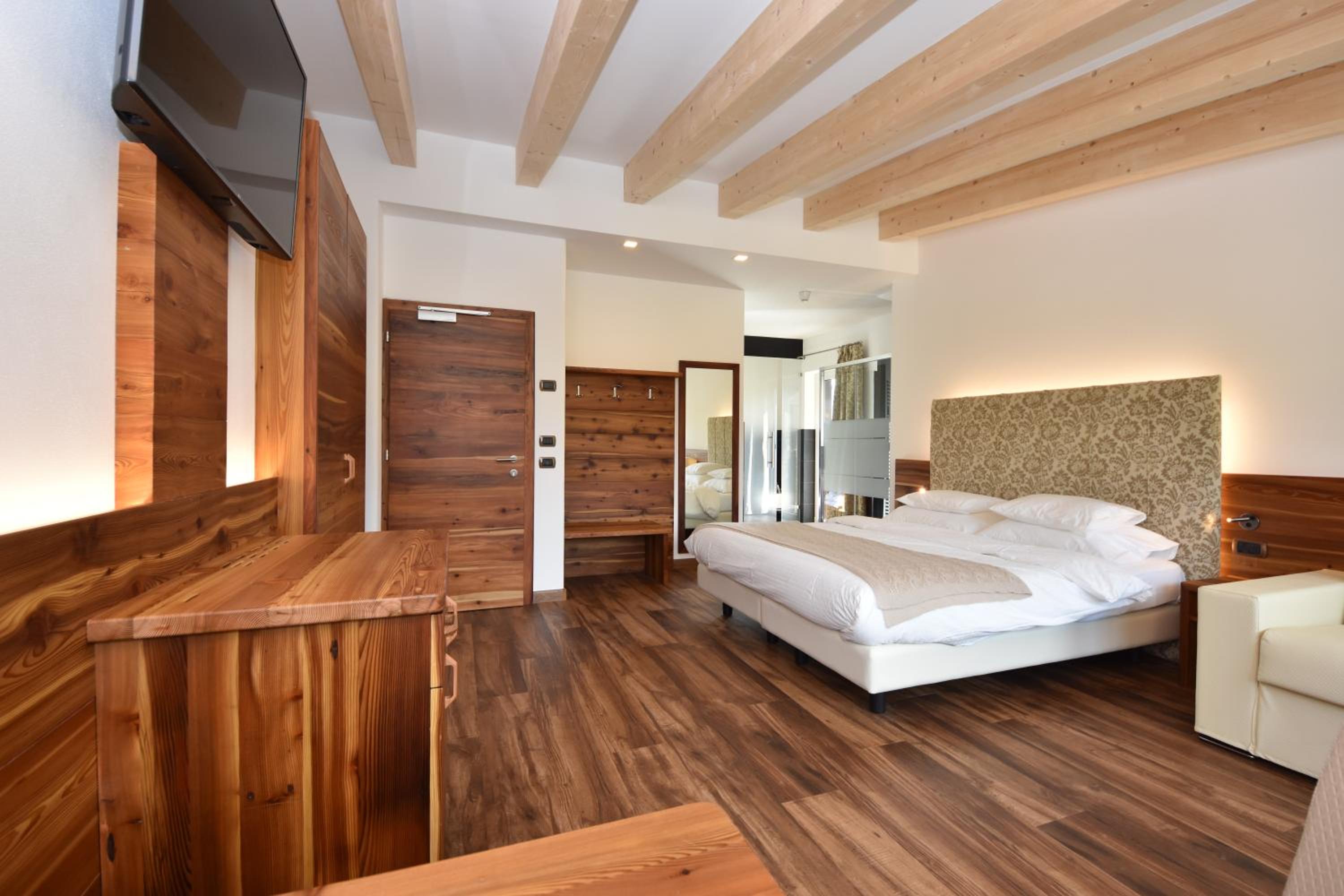 Suite with Mountain View - Photo 2