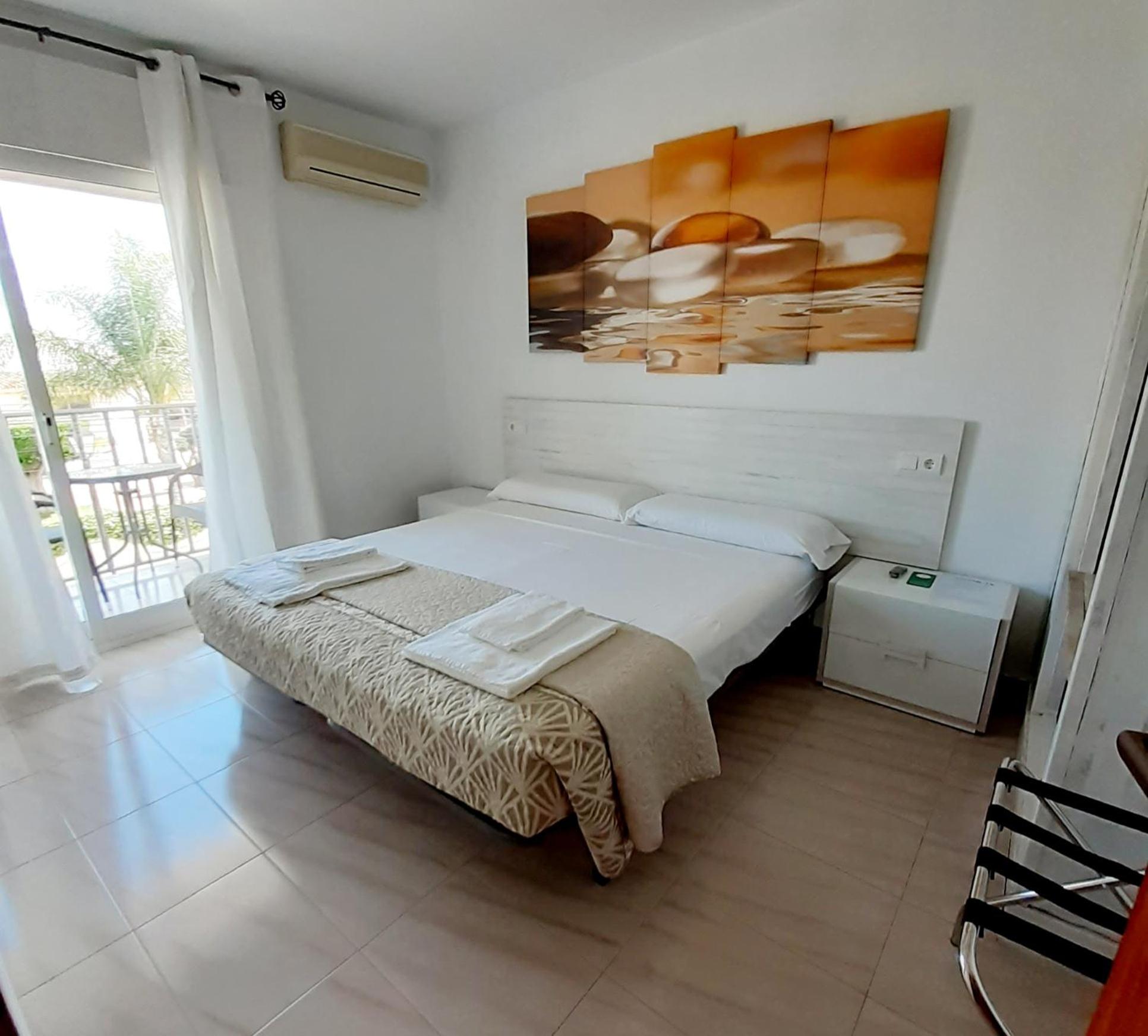 Double or Twin Room with Balcony photo 3