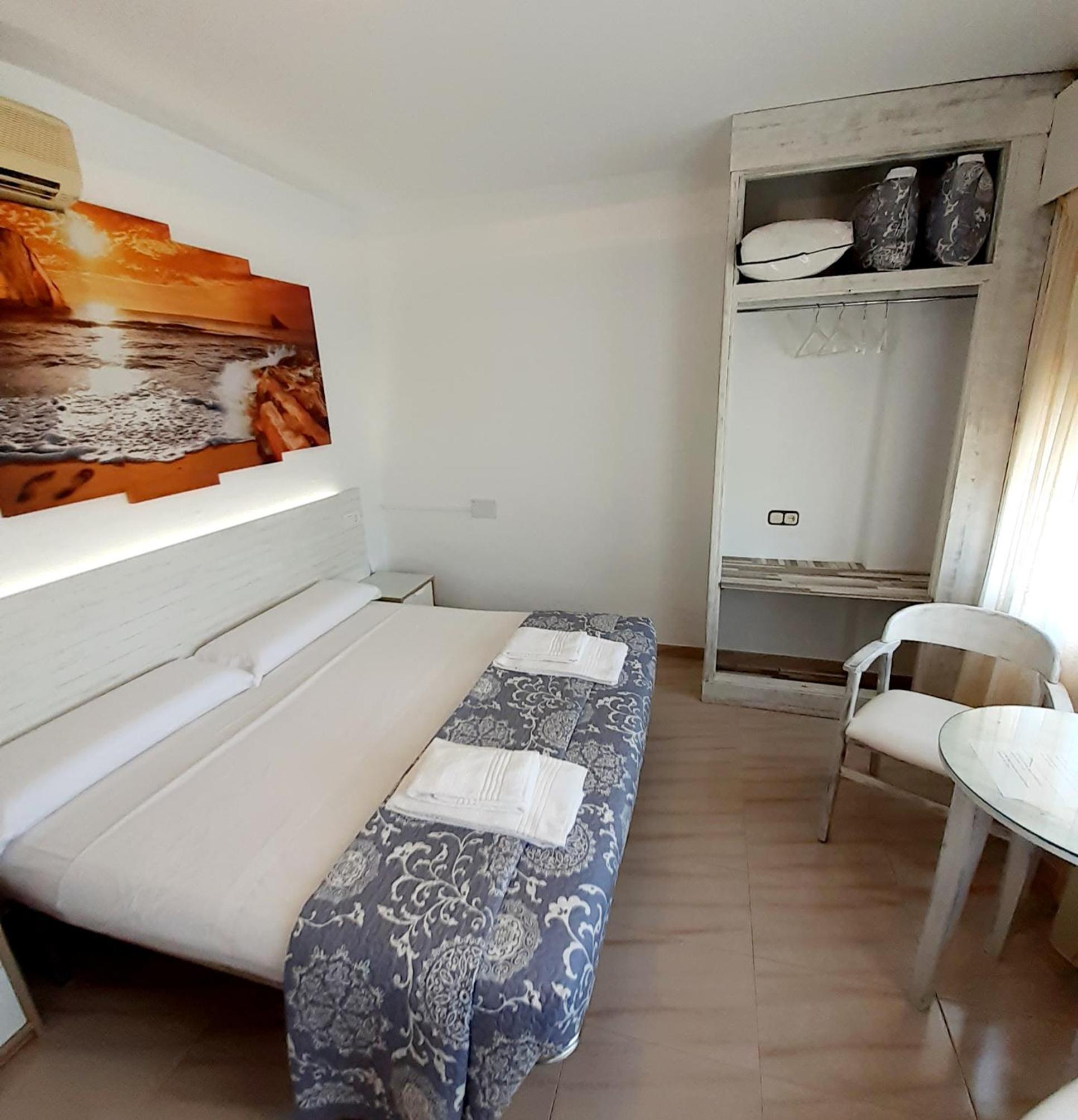 Double or Twin Room - Photo 6
