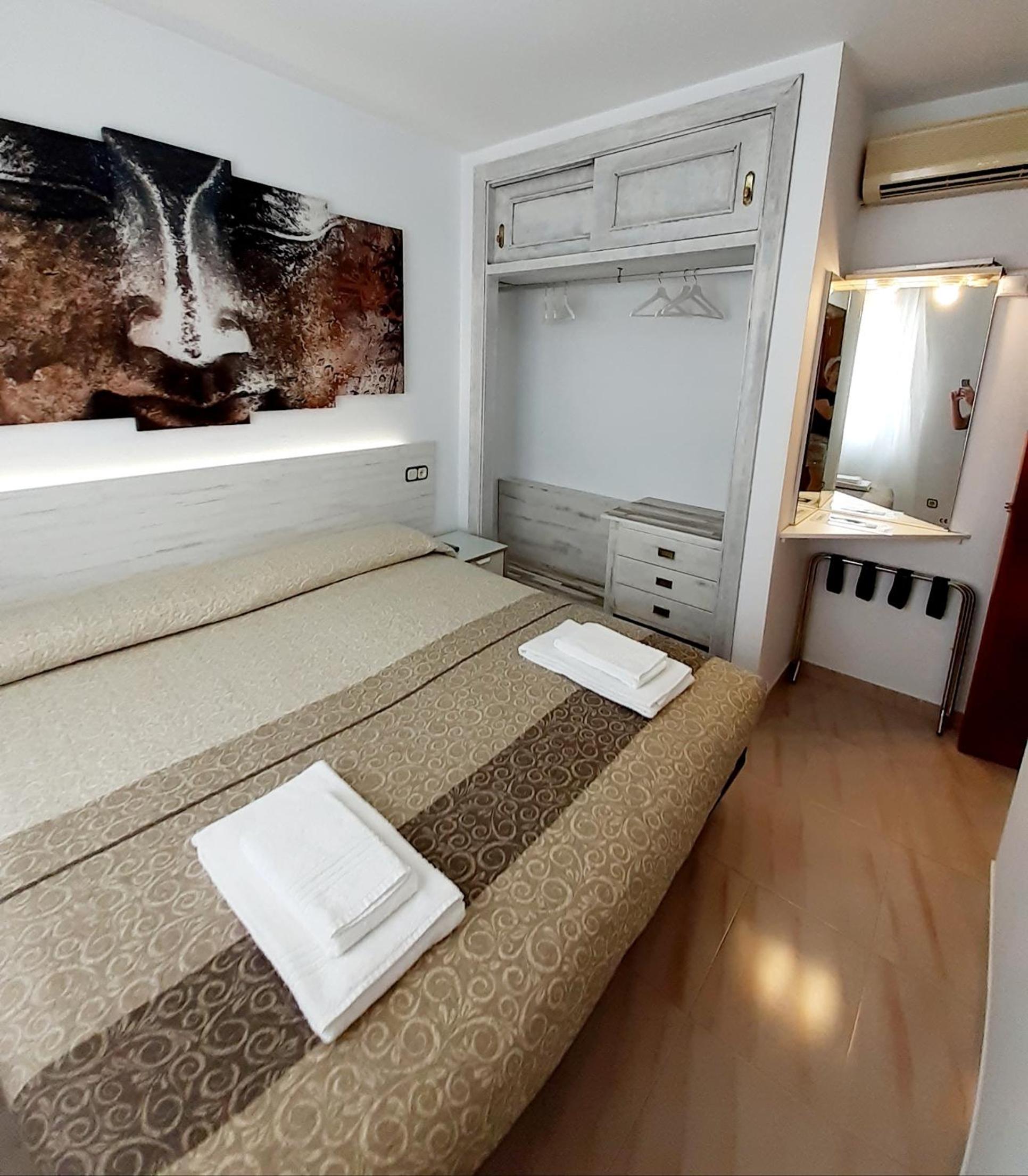 Double or Twin Room - Photo 1