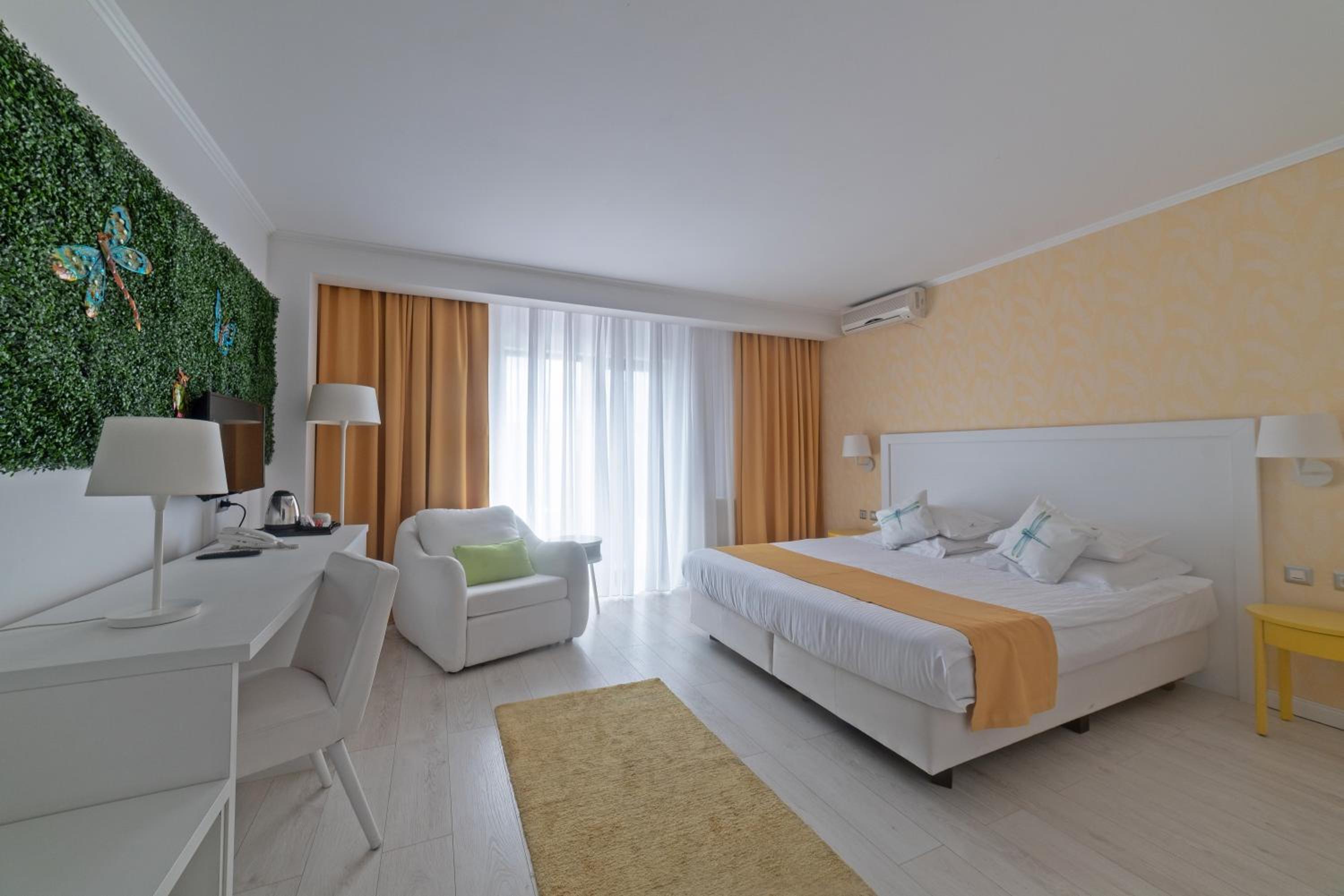 Deluxe Double or Twin Room with Balcony - Photo 43