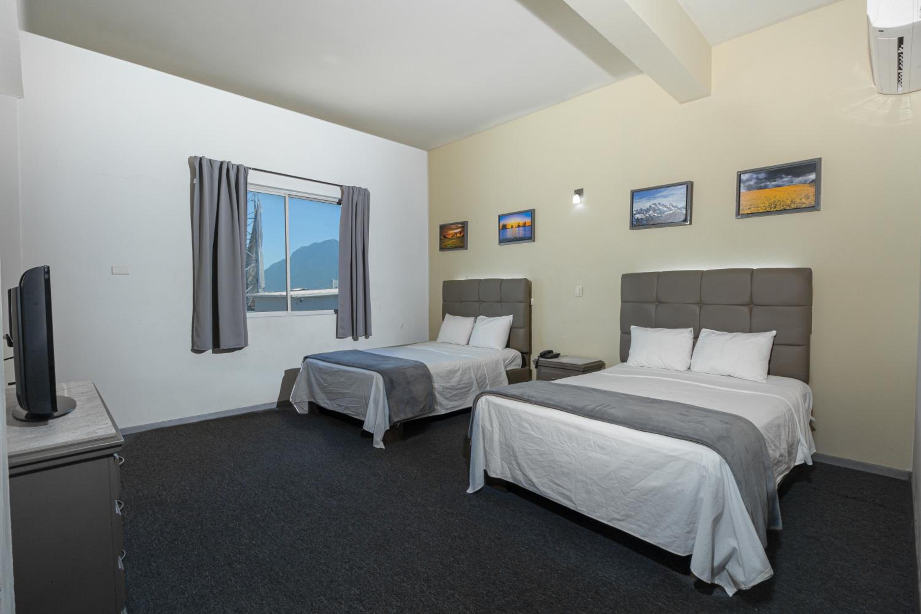 Double Room with Two Double Beds - Photo 4