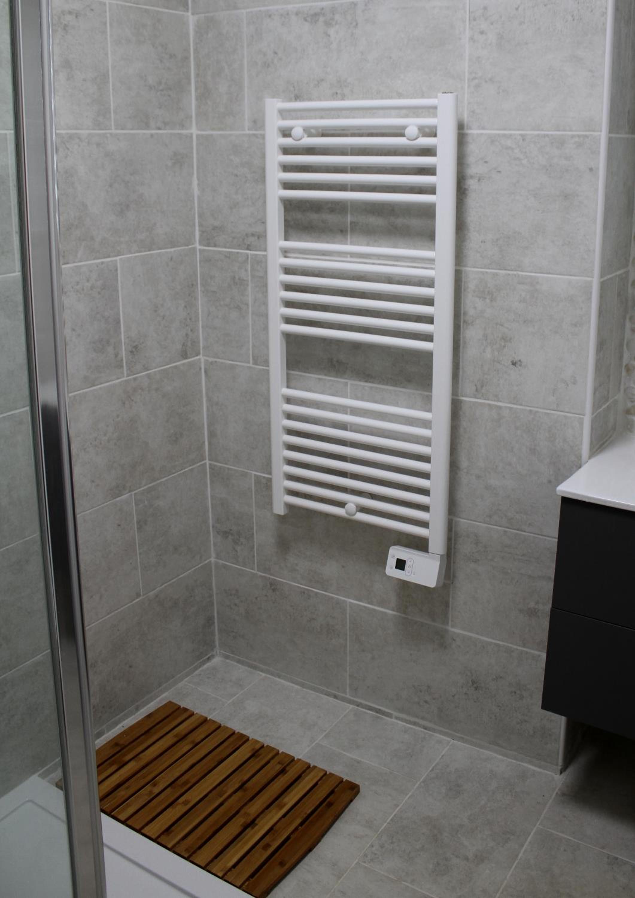 Family Room with Private Bathroom - Photo 2