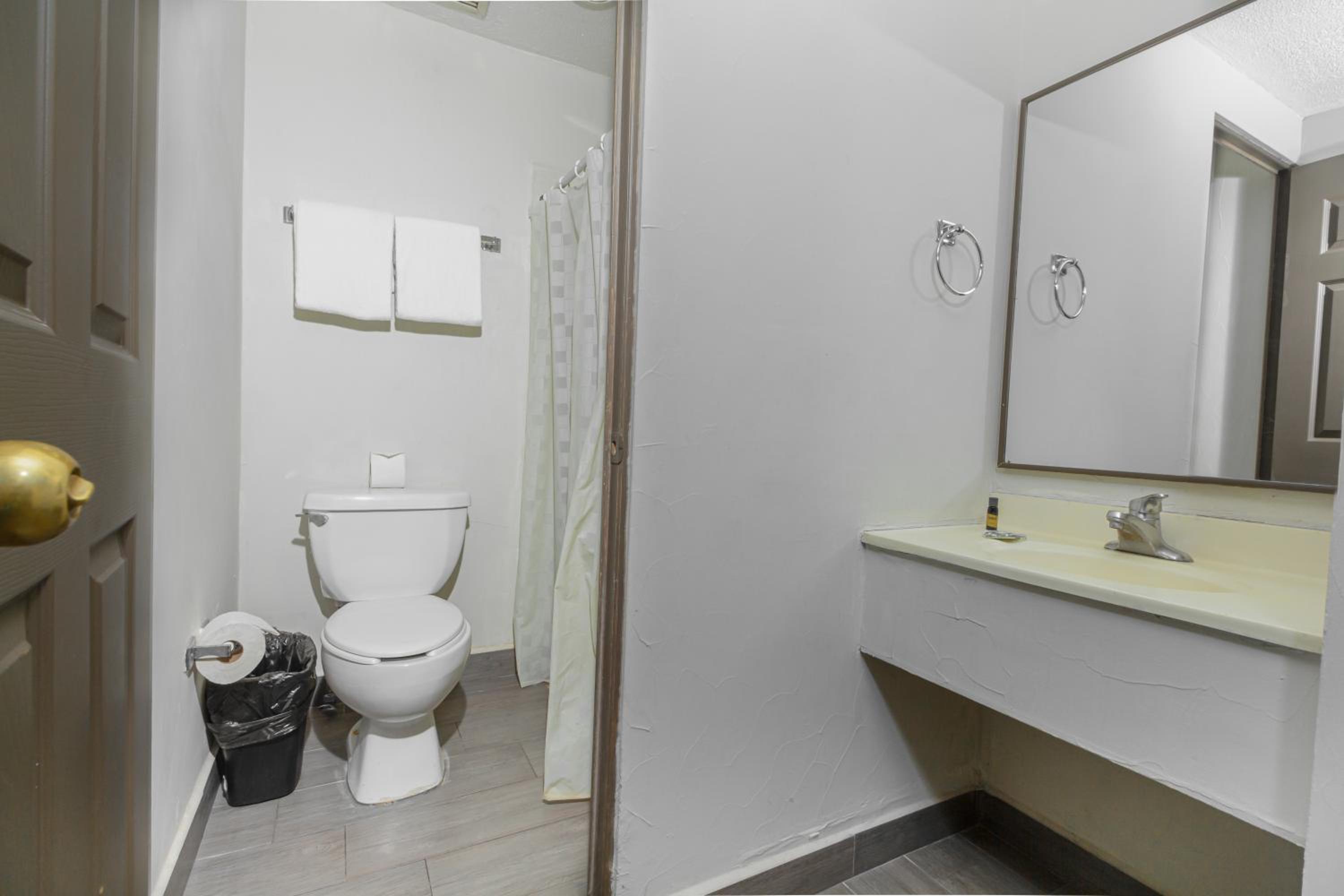 Double Room with Two Double Beds - Photo 3