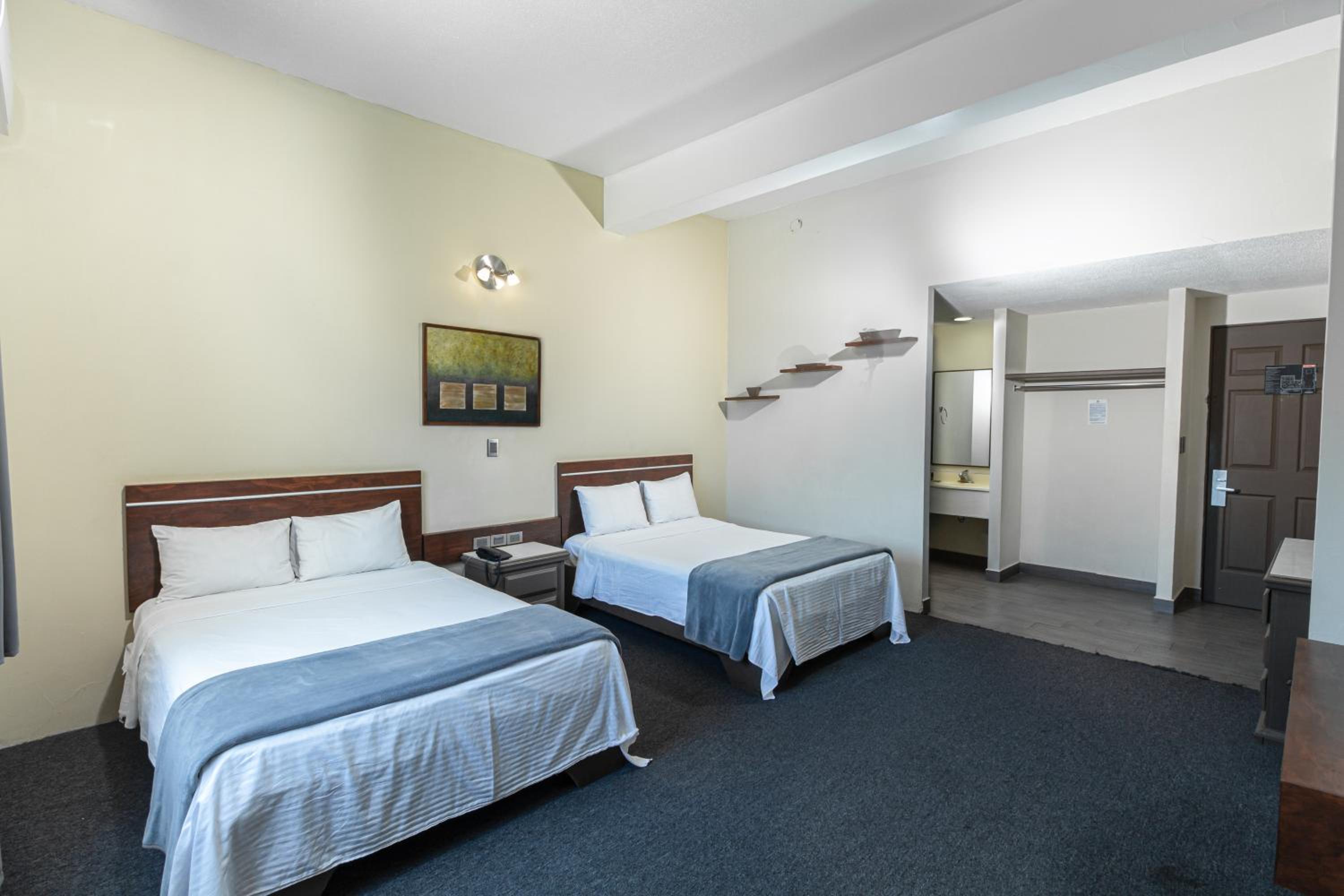 Double Room with Two Double Beds - Photo 1