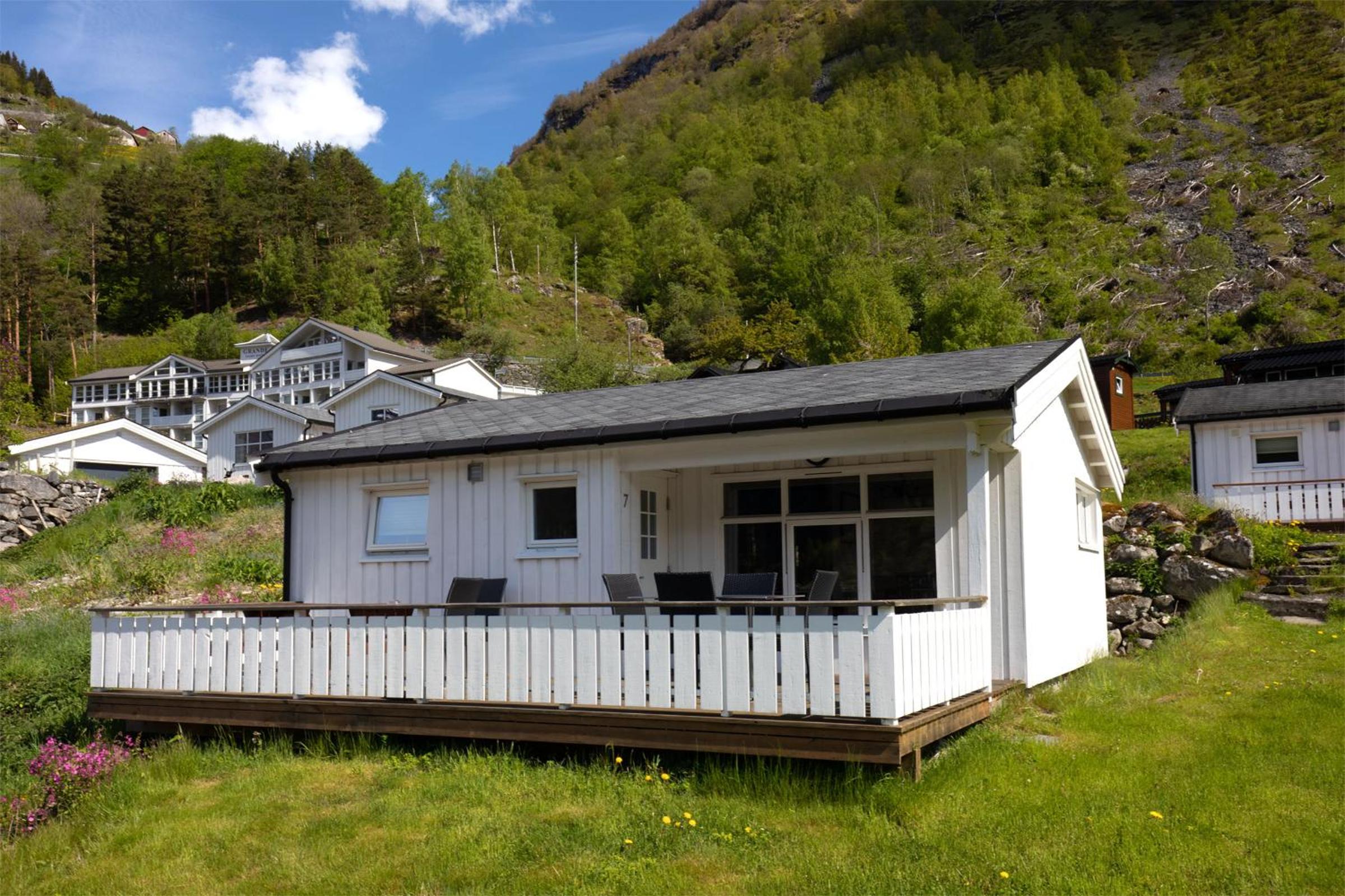 Two Bedroom Cottage with linen photo 2