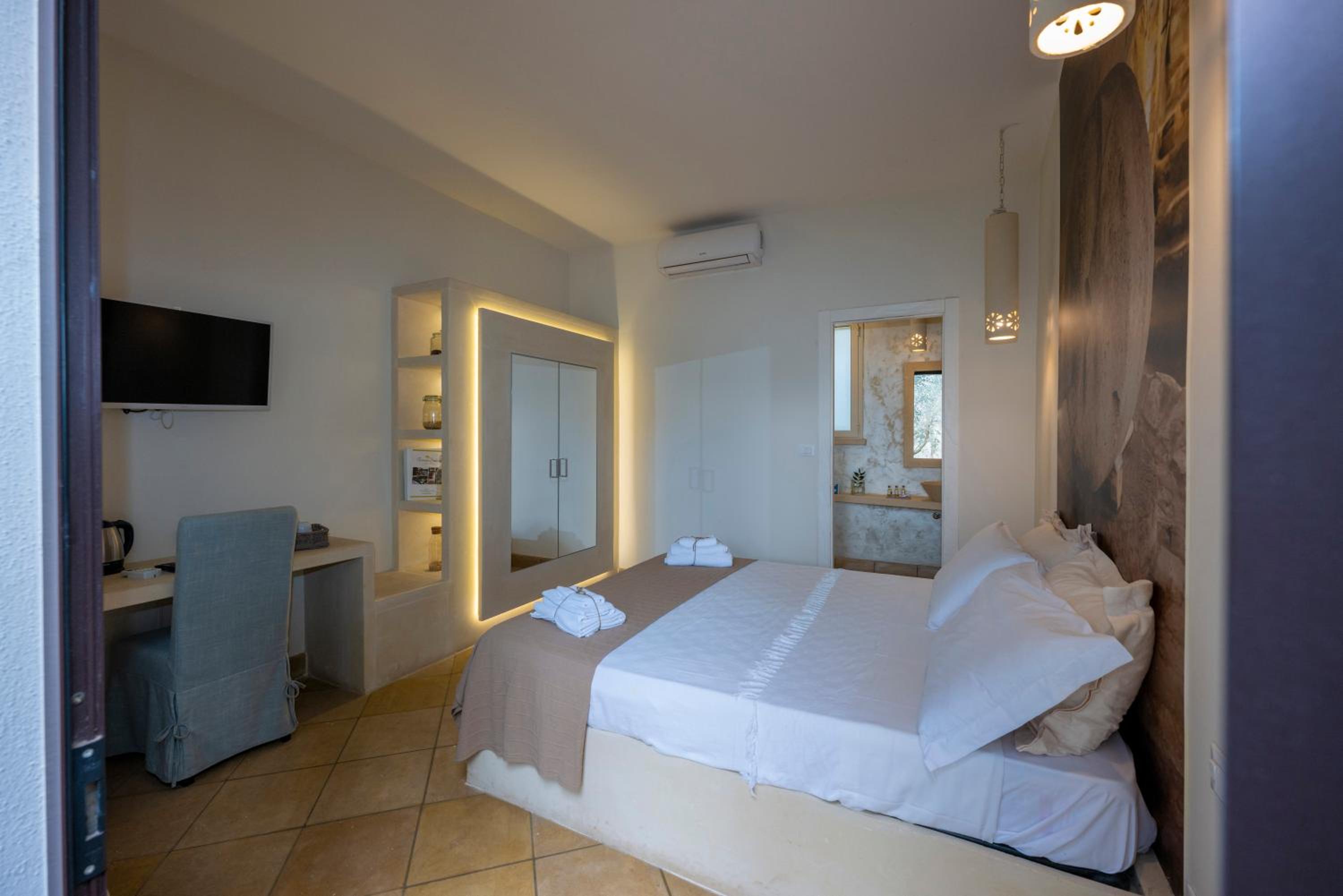 Double Room - Photo 7