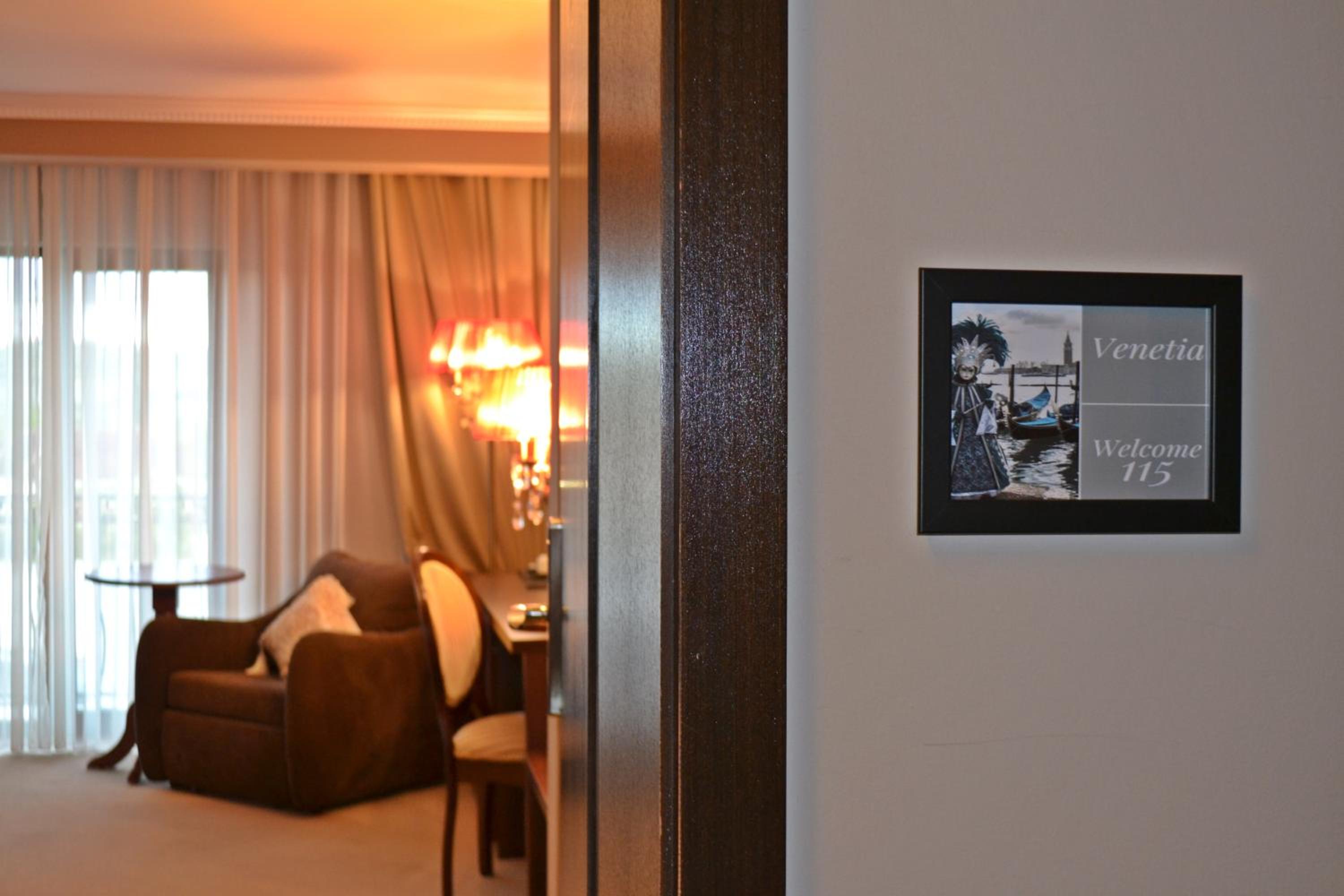 Deluxe Double or Twin Room with Balcony - Photo 58