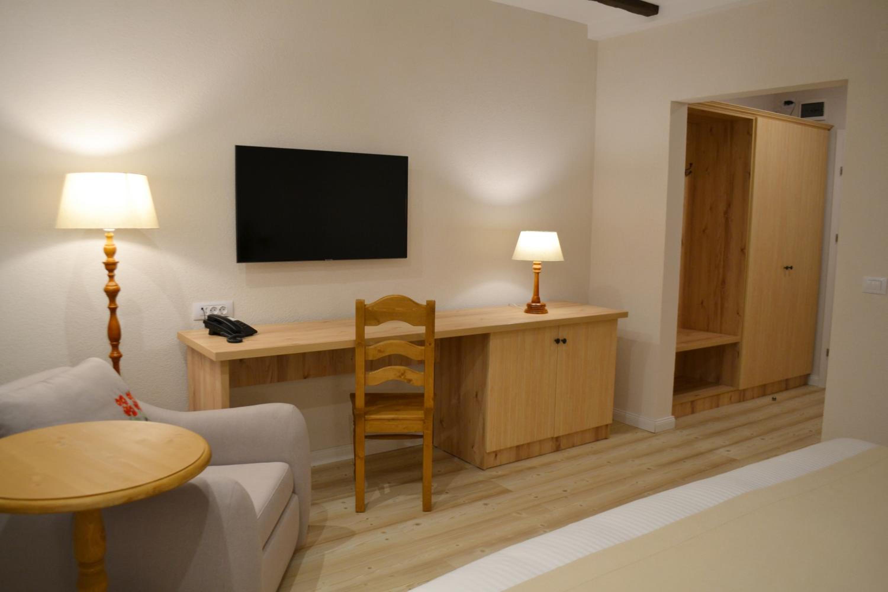 Deluxe Double or Twin Room with Balcony - Photo 38