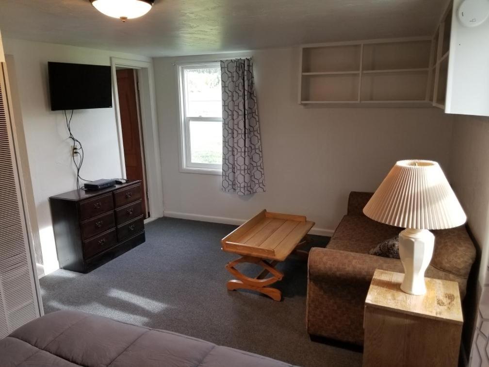 One-Bedroom House photo 1