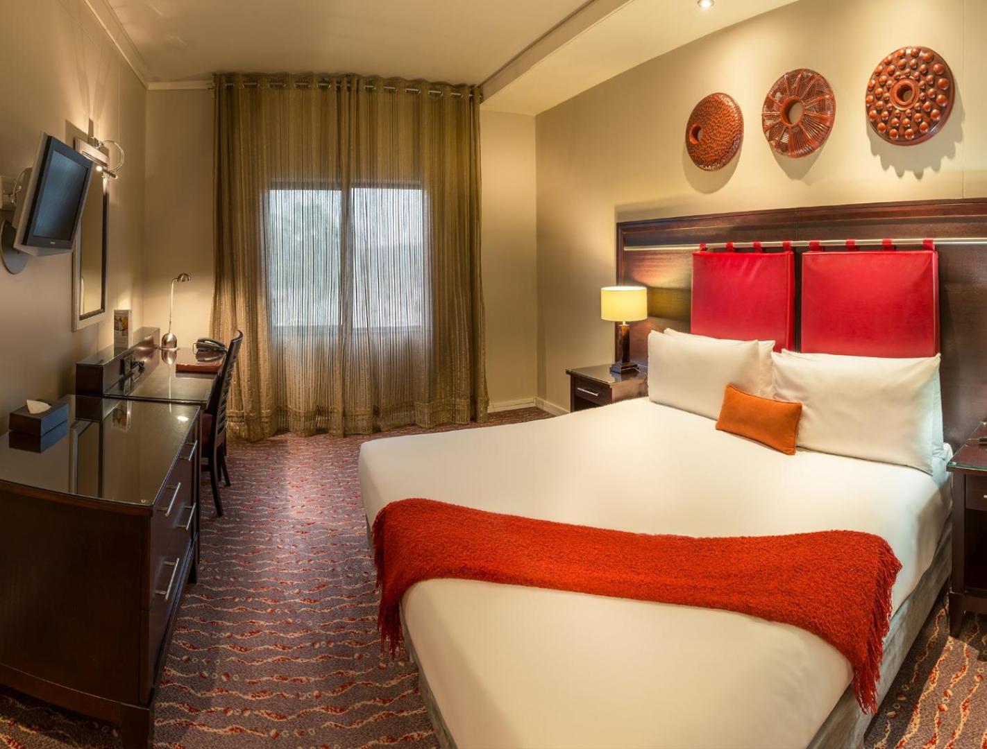Executive Suite - Photo 2