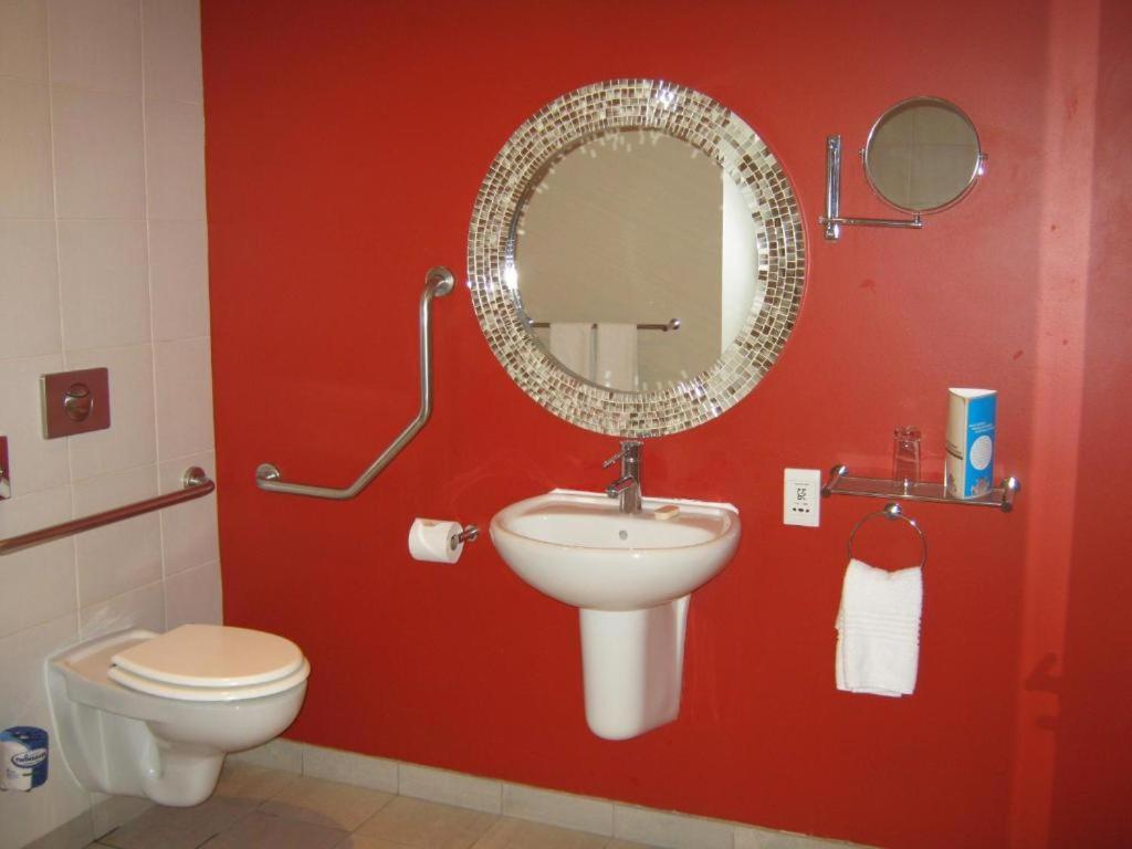 Double or Twin Room - Disability Access - Photo 2
