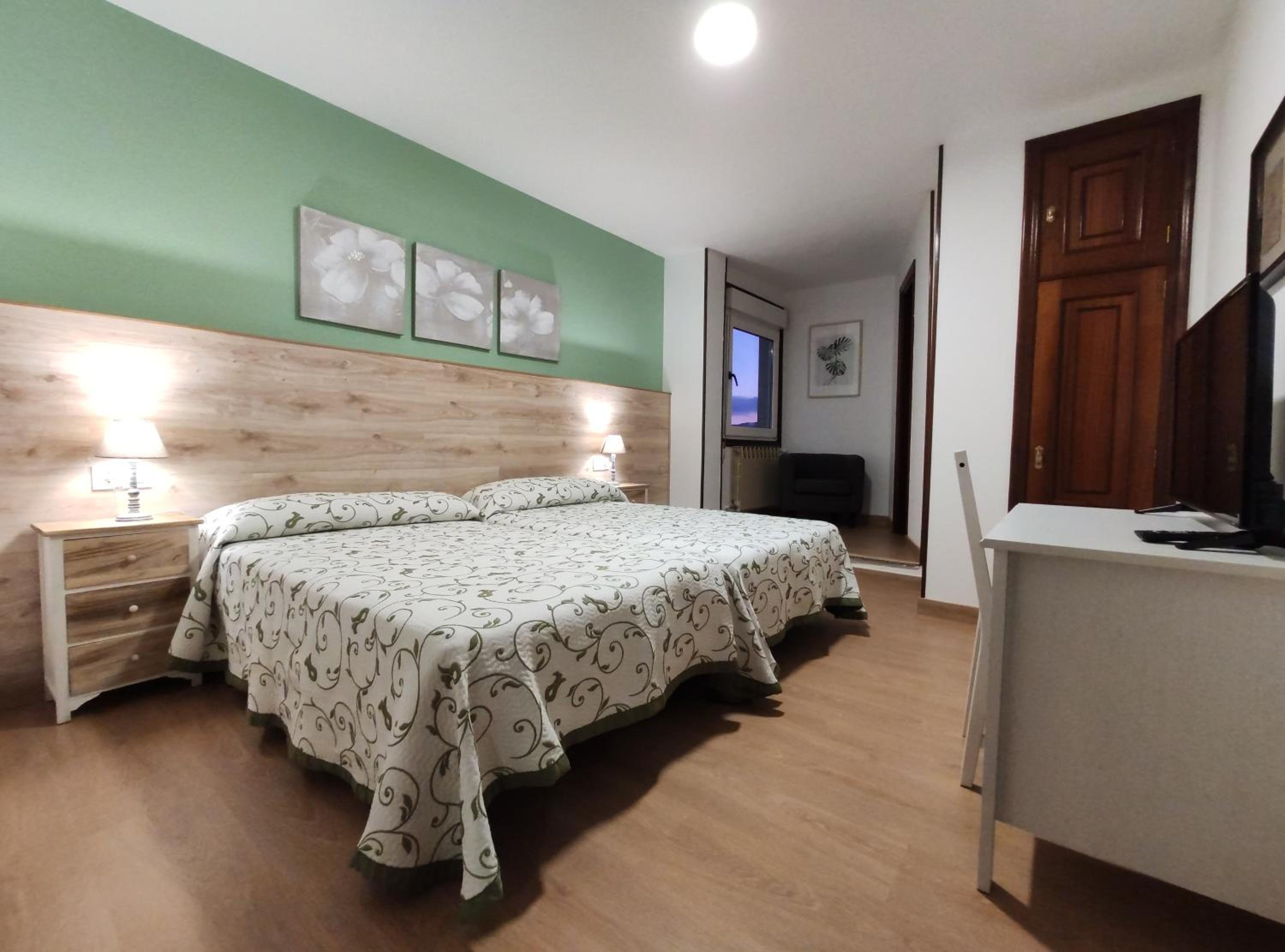 Standard Double or Twin Room - Photo 3