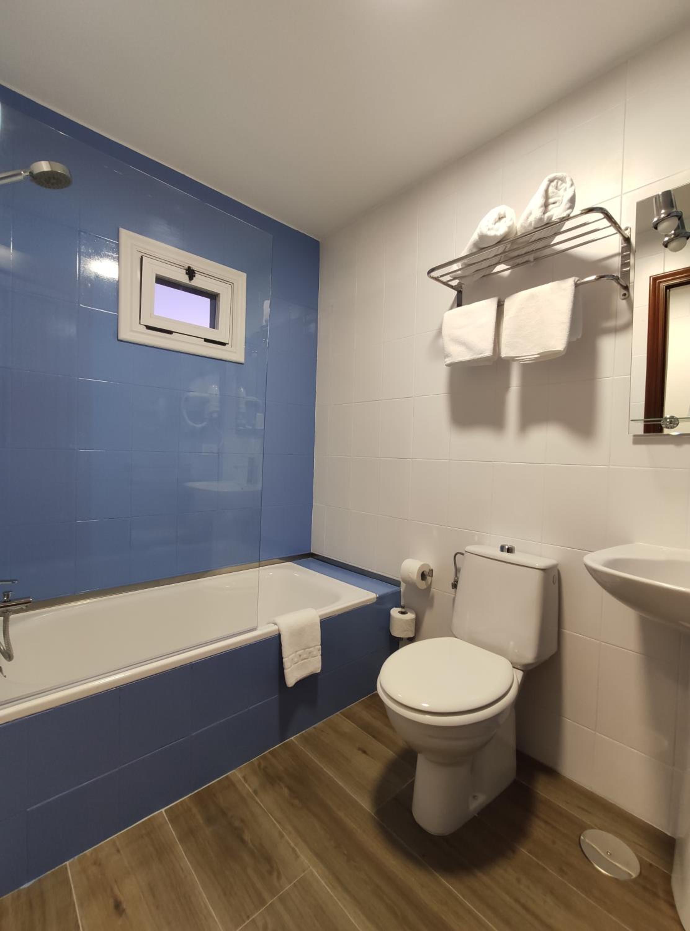 Standard Double or Twin Room - Photo 2