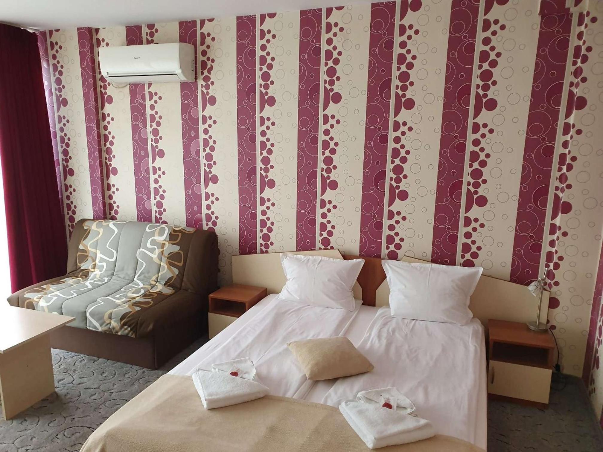 Double or Twin Room - Photo 9