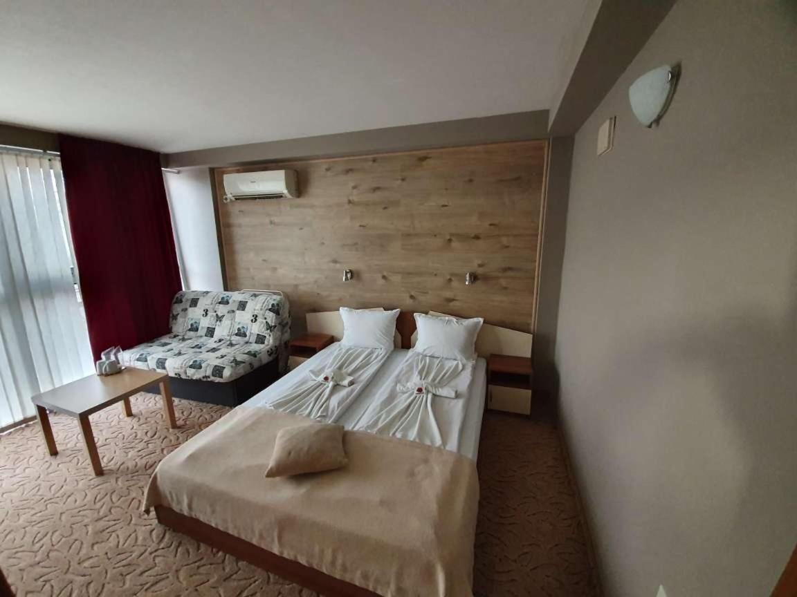 Double or Twin Room - Photo 8