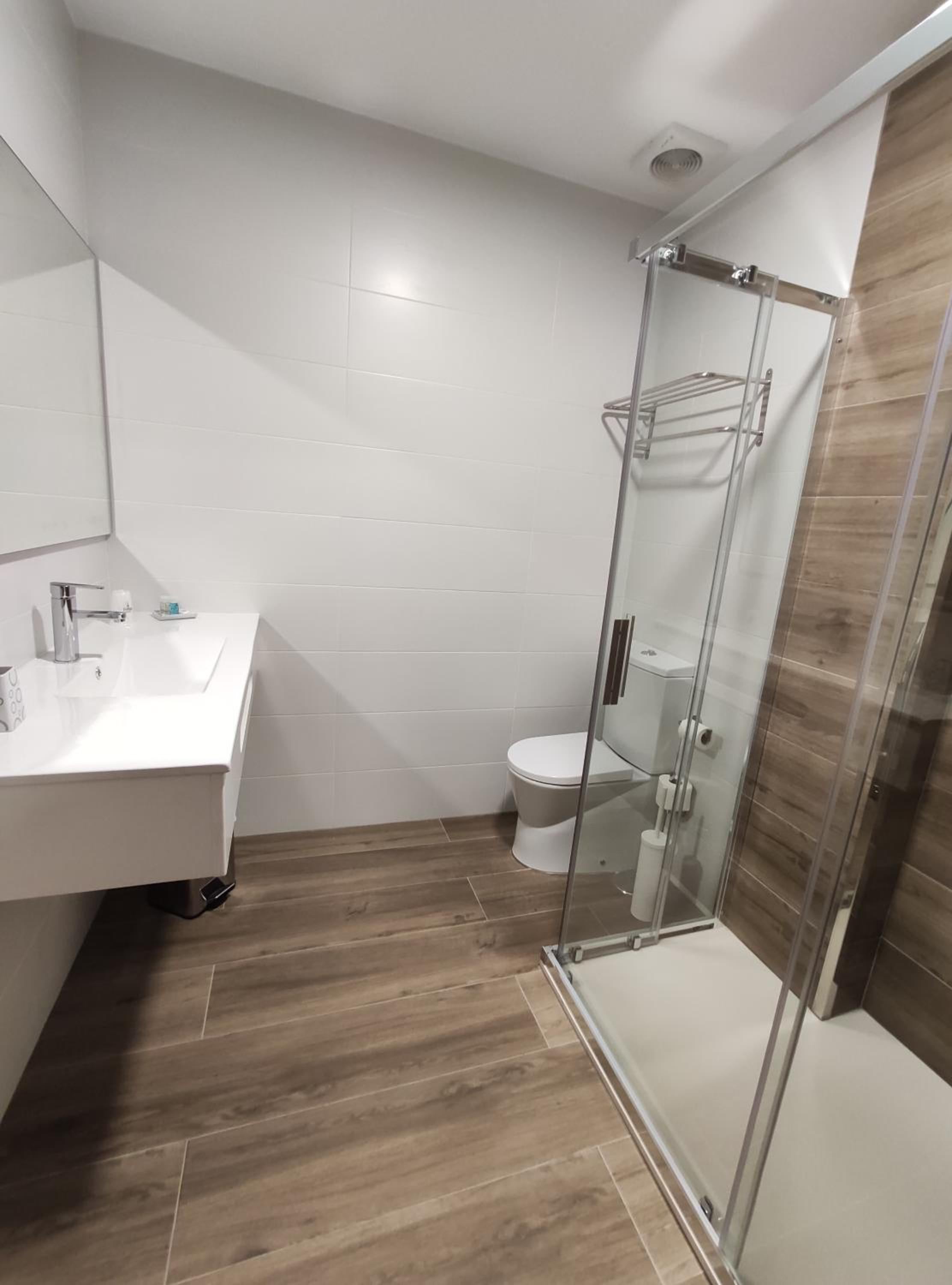 Standard Double or Twin Room - Photo 18