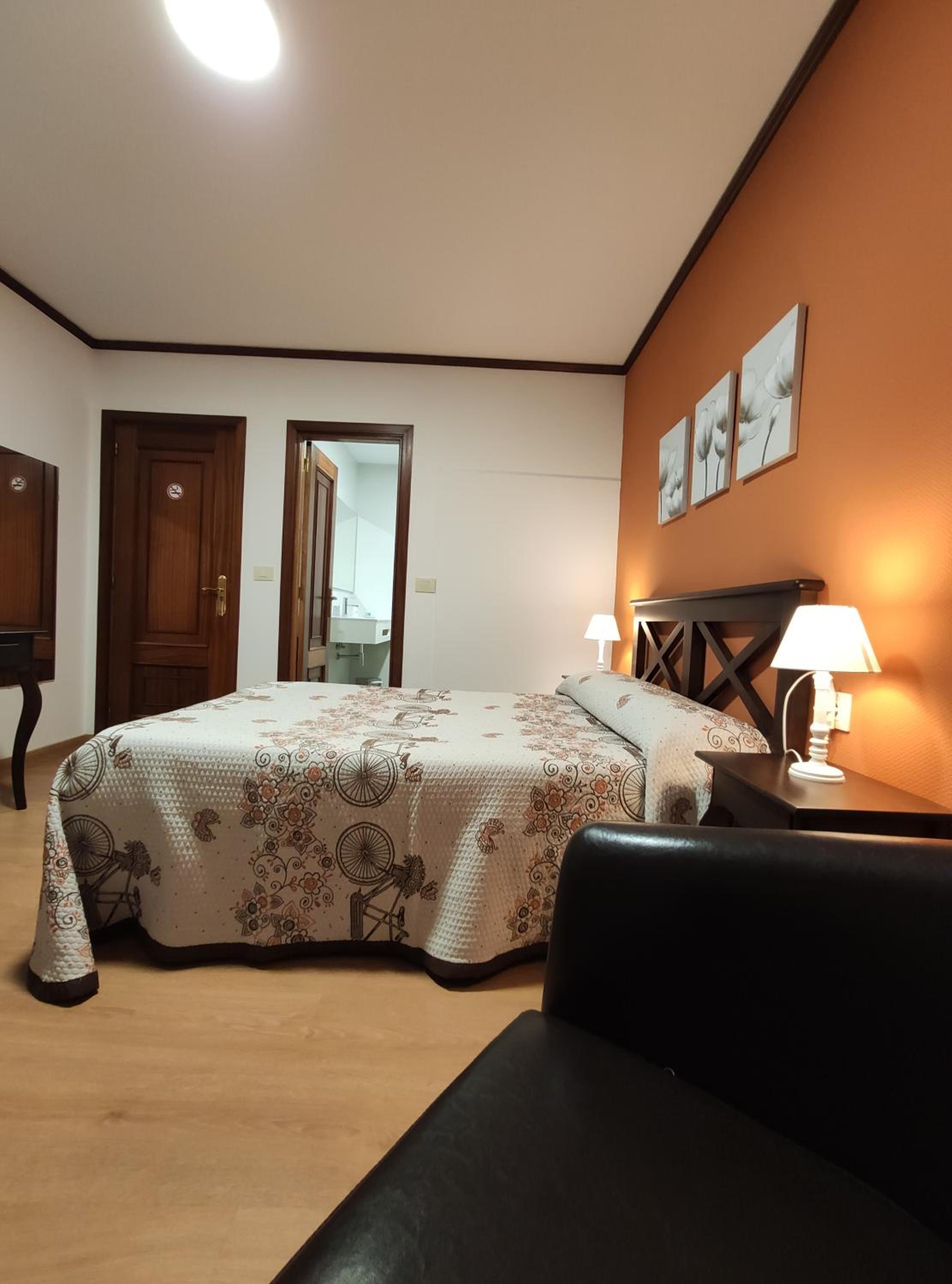 Standard Double or Twin Room - Photo 16