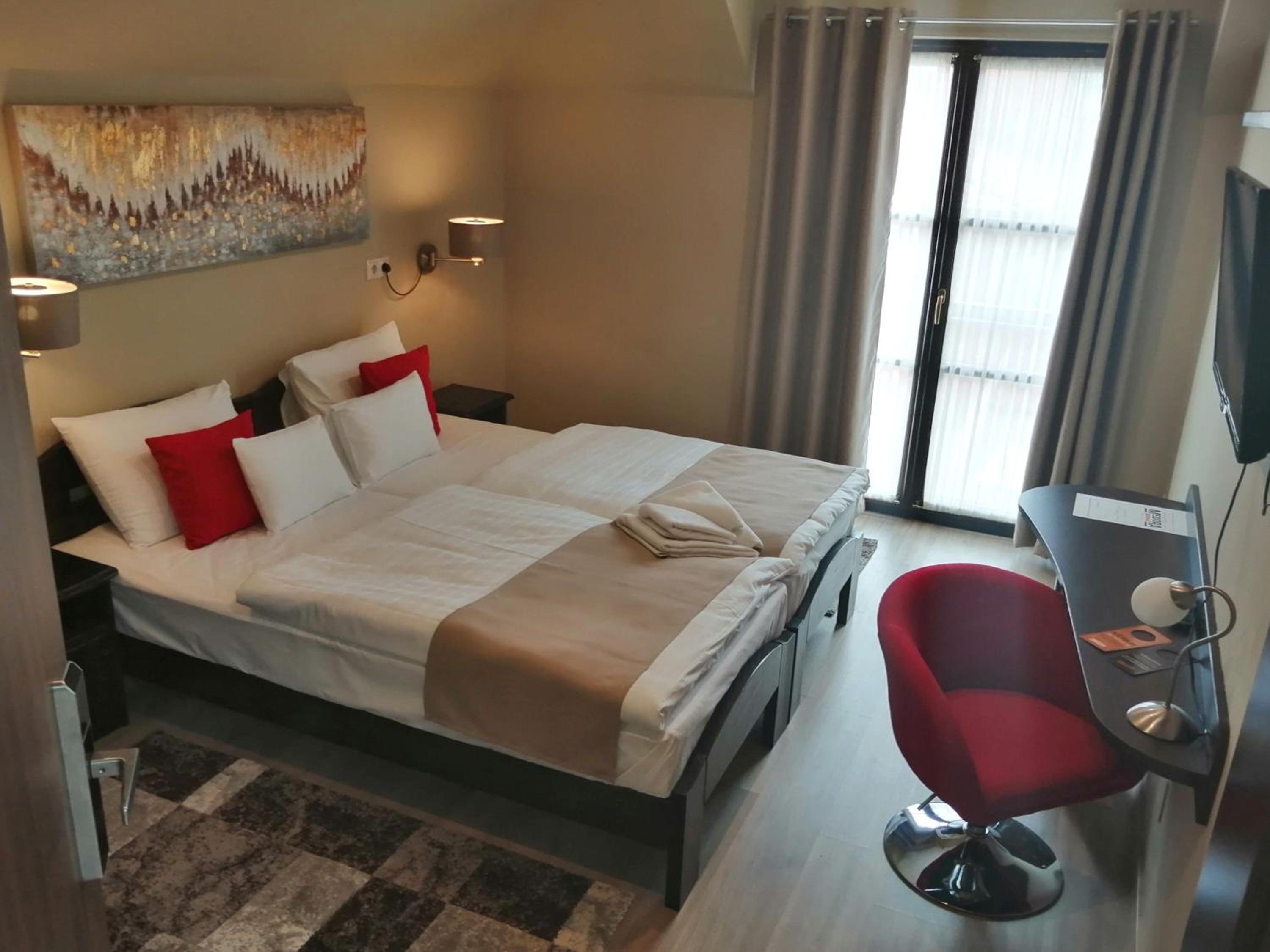 Two-Bedroom Apartment - Photo 8