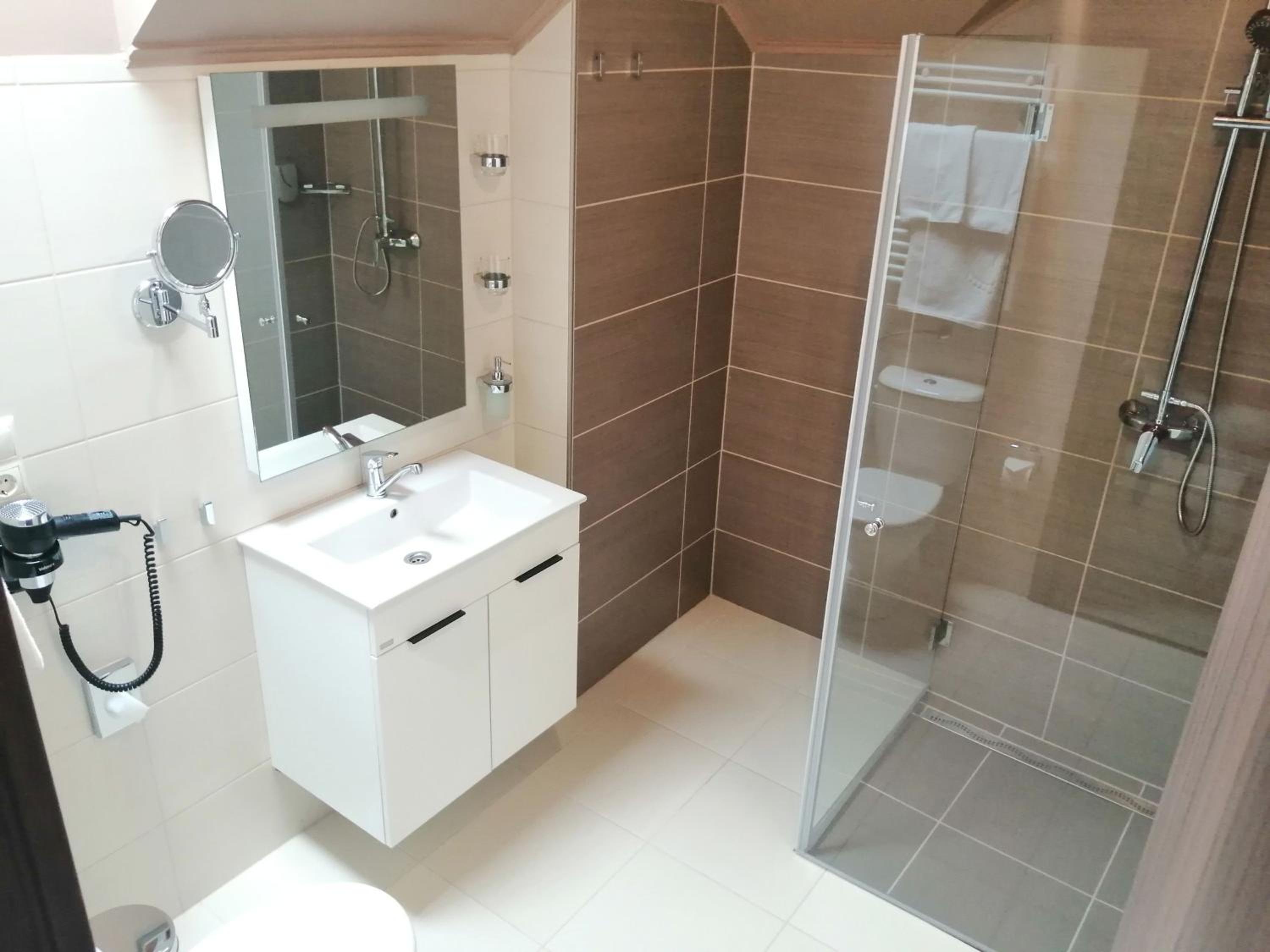 Two-Bedroom Apartment - Photo 5