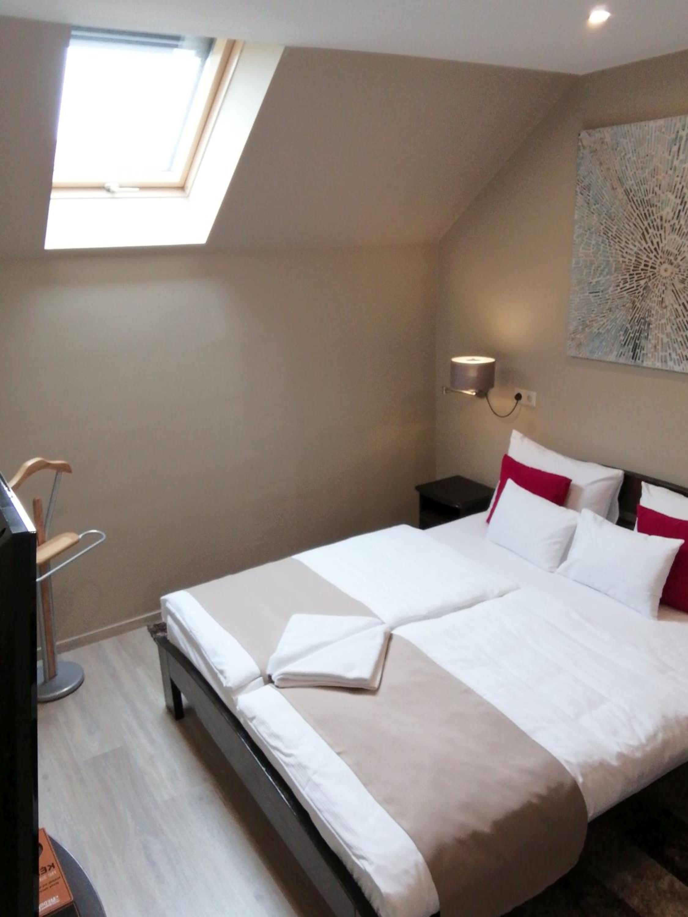 Two-Bedroom Apartment - Photo 2